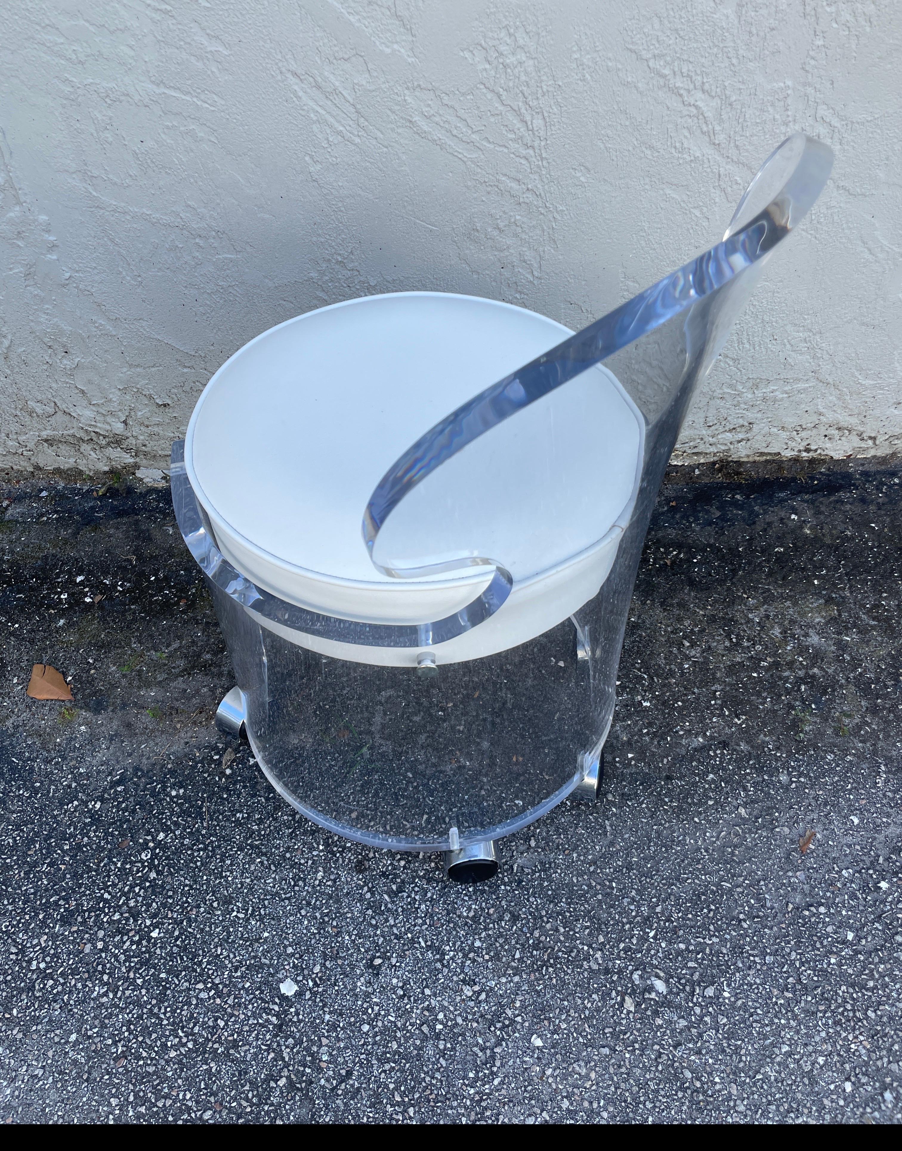 Vintage Lucite Eitelkeit Hocker im Angebot 1