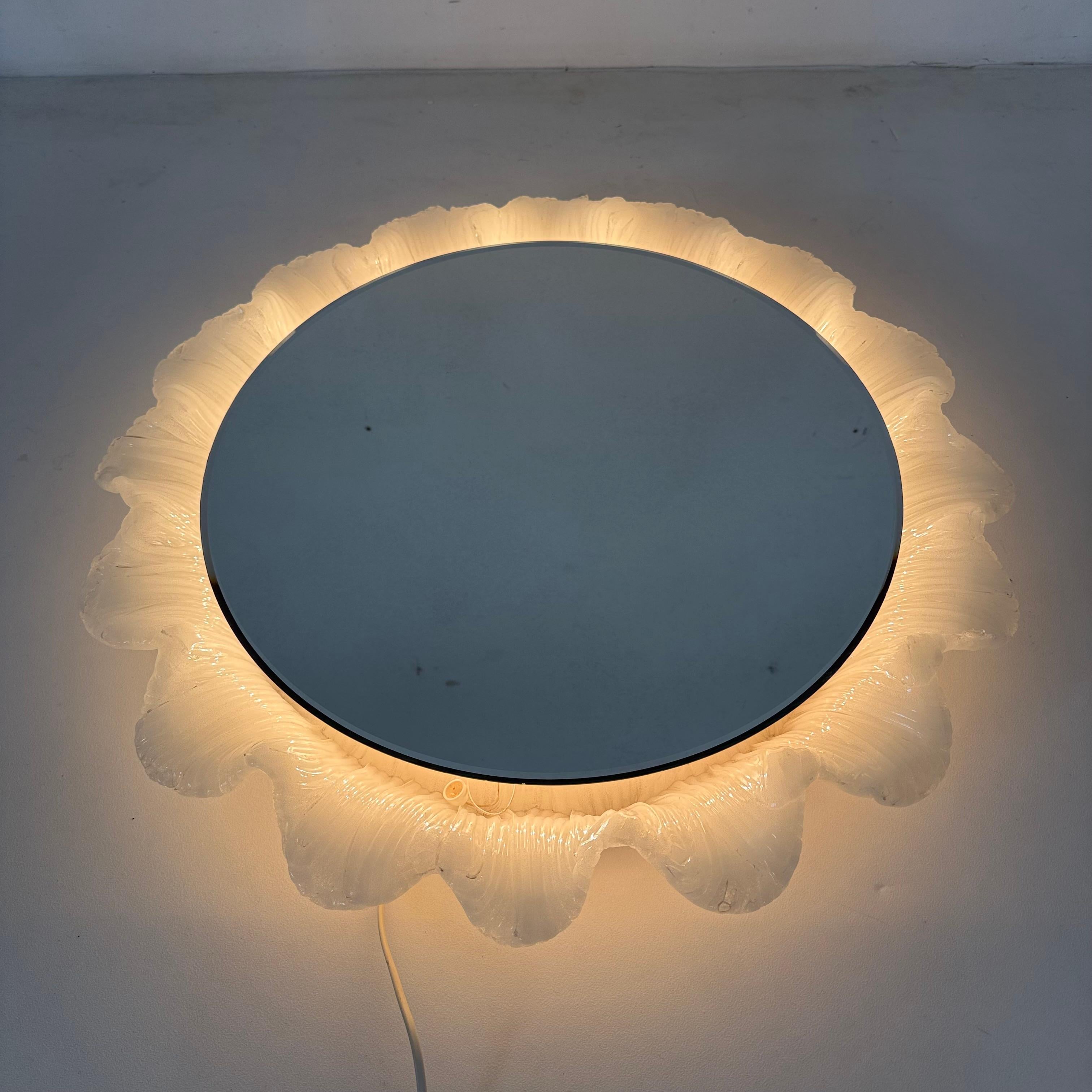 Vintage Lucite Wandspiegel mit Hintergrundbeleuchtung , 1970er Jahre , Deutschland im Angebot 6