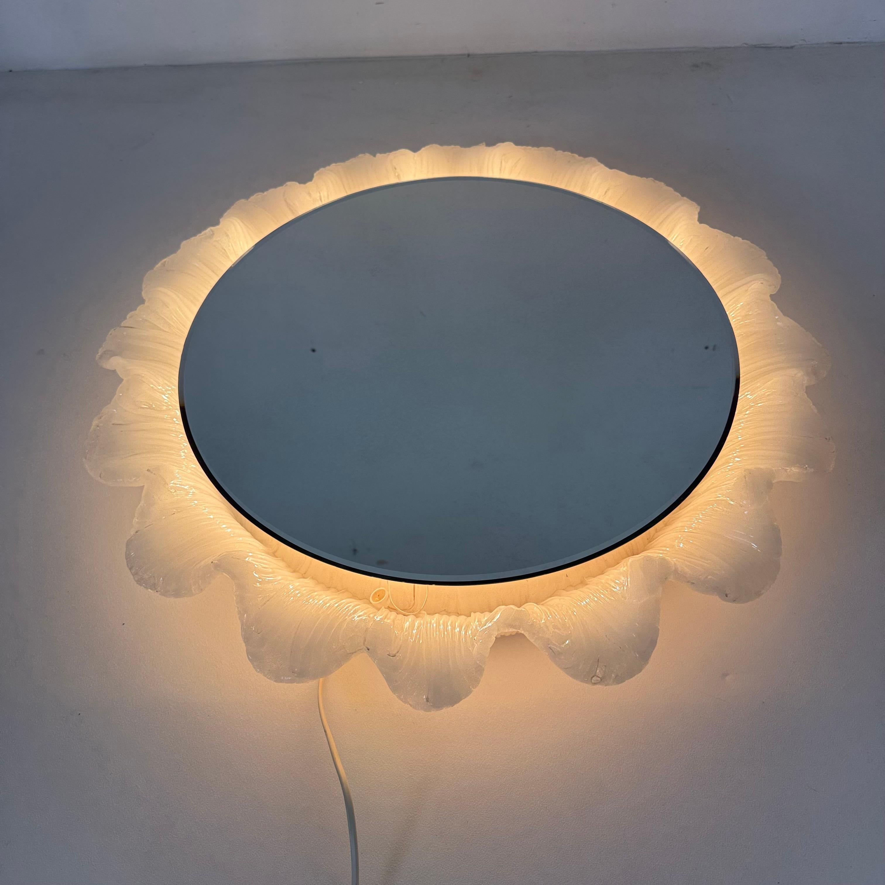 Vintage Lucite Wandspiegel mit Hintergrundbeleuchtung , 1970er Jahre , Deutschland im Angebot 7