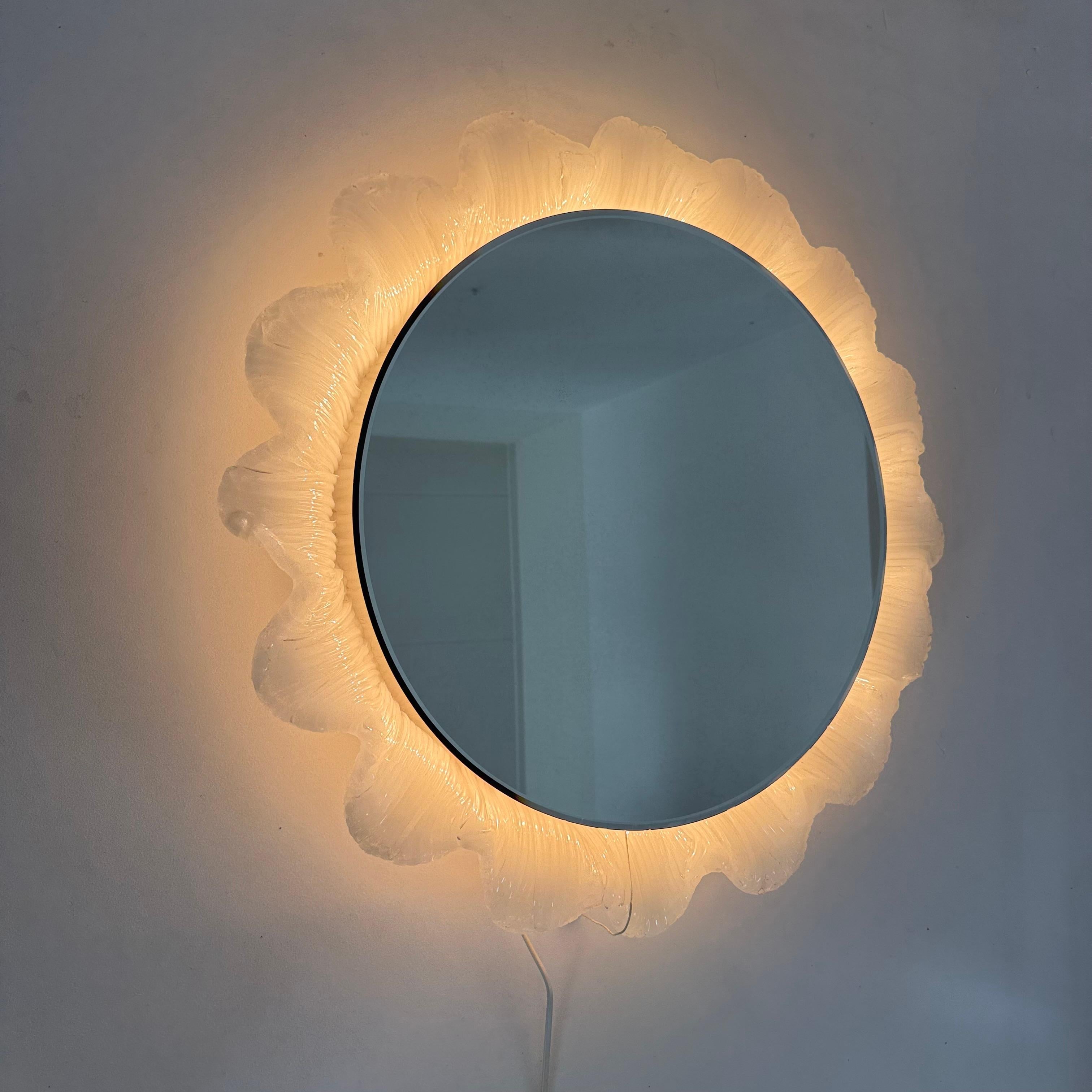 Vintage Lucite Wandspiegel mit Hintergrundbeleuchtung , 1970er Jahre , Deutschland im Angebot 1