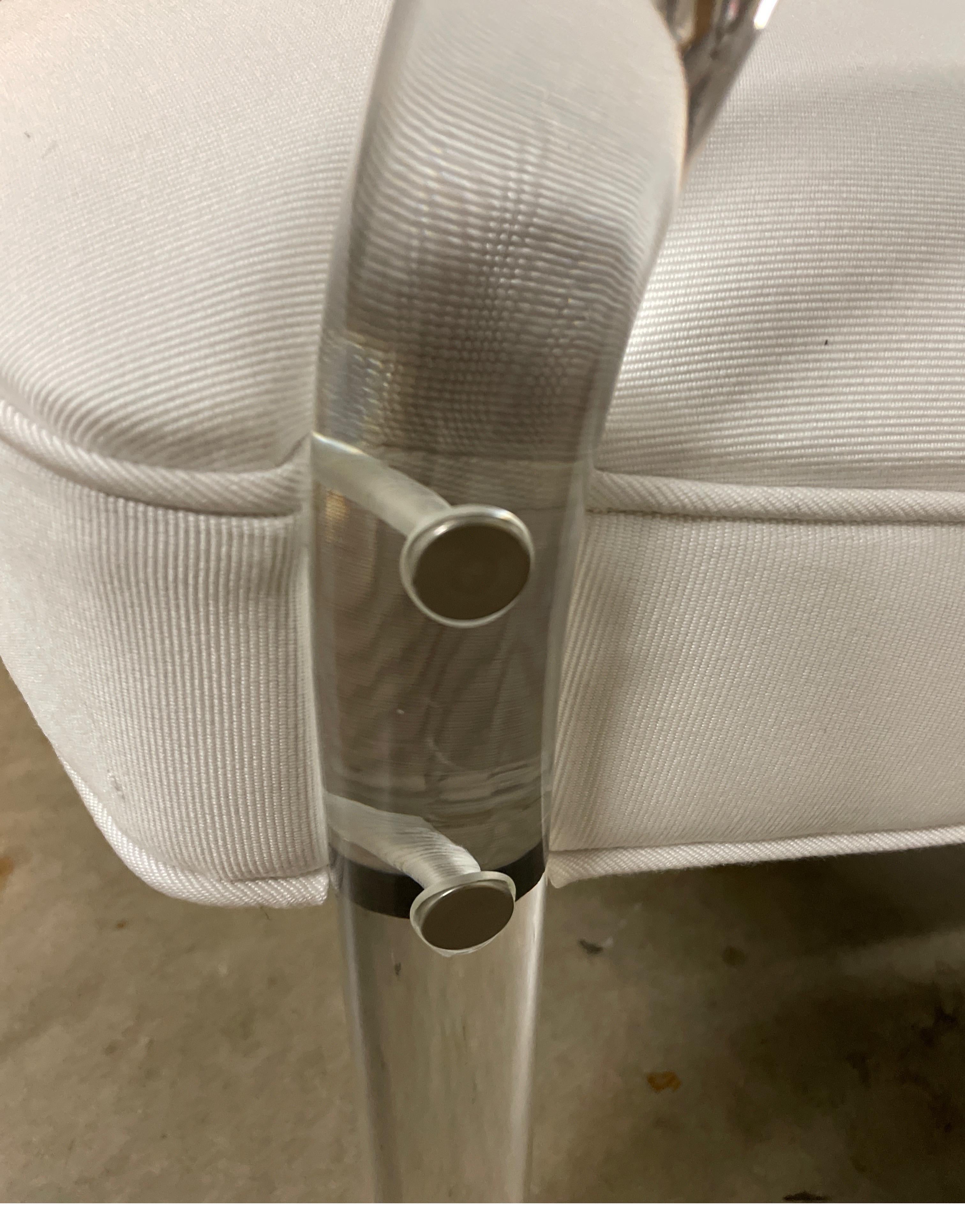 Silla Club Vintage Lucite Waterfall en venta 4