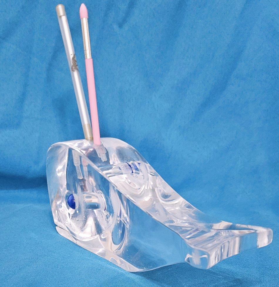 Scultura funzionale di balena vintage in lucite trasparente per scrivania o vanità di Ritts in vendita 3