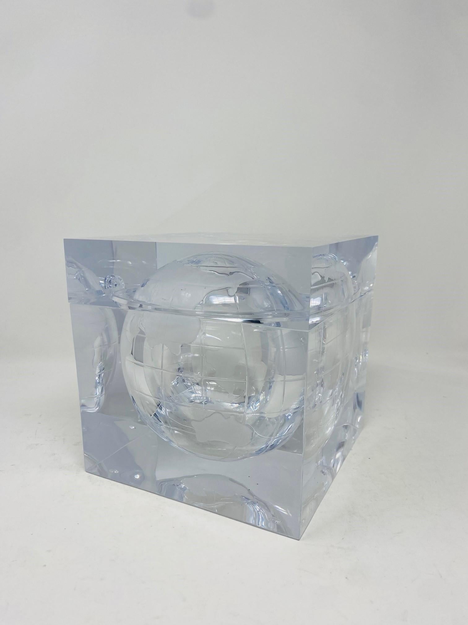 Vintage Lucite World Globe Ice Bucket by Alessandro Albrizzi 1970s Italy In Good Condition For Sale In San Diego, CA
