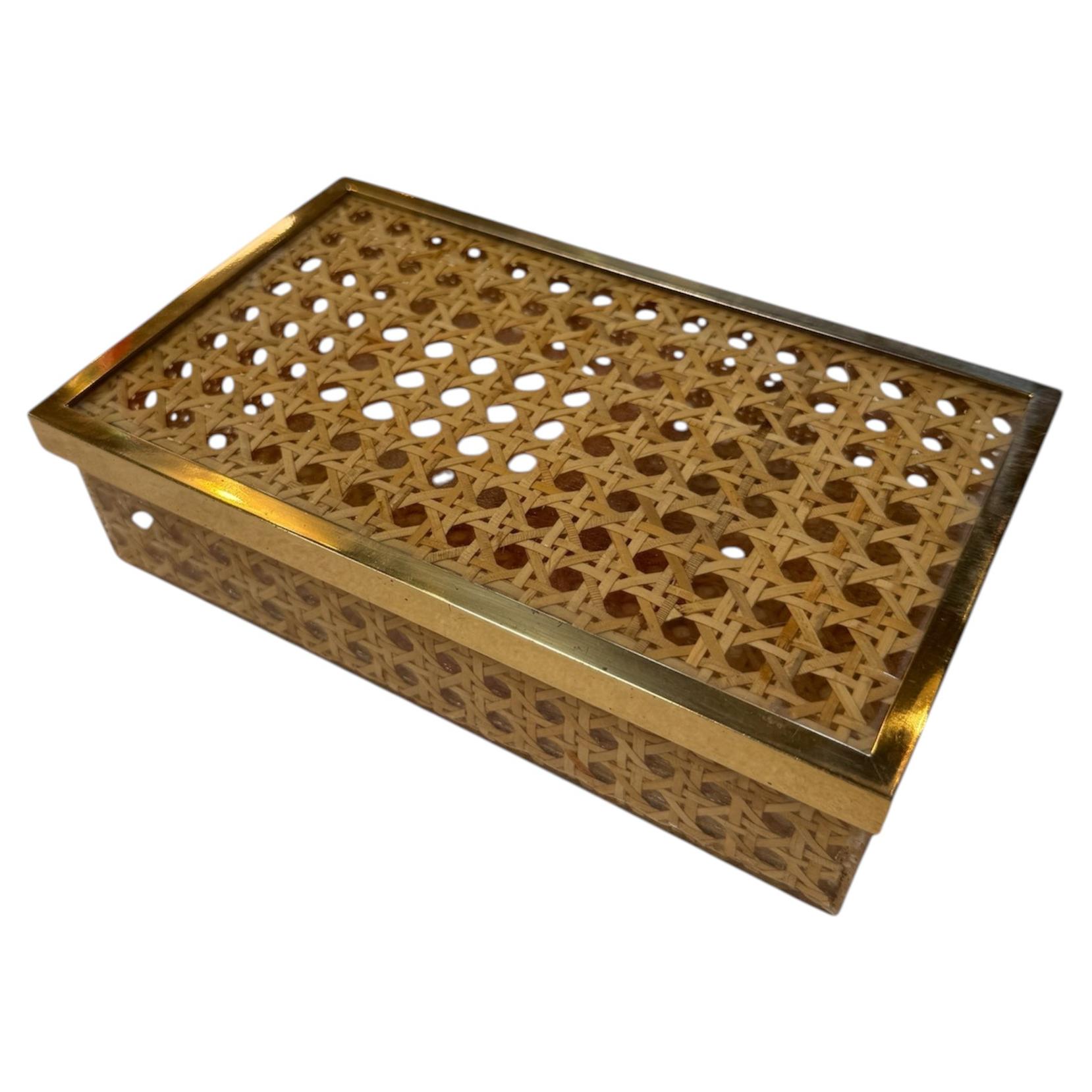 Vintage Lucite & Woven Rattan Storage Box mit Messing Trim