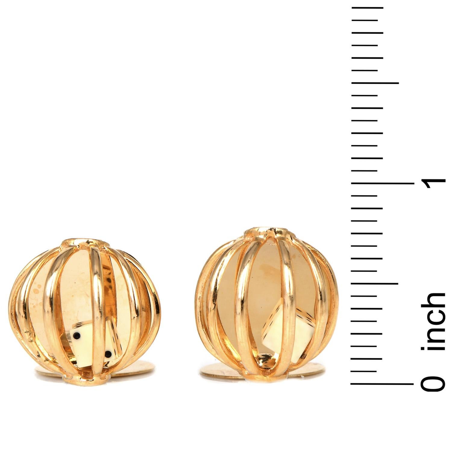 Vintage Lucky Yellow Gold Cage Dice Casino Men Cufflinks In Excellent Condition For Sale In Miami, FL