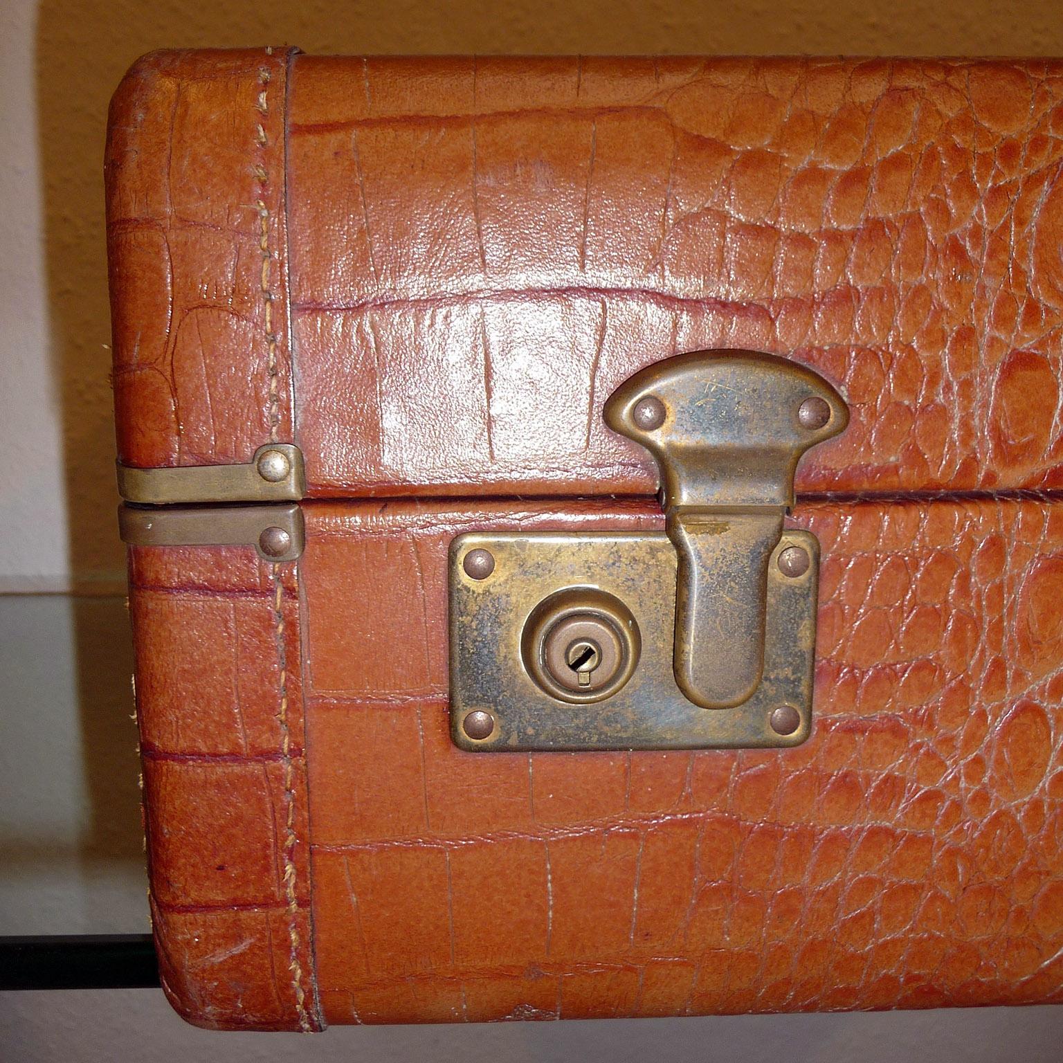 Vintage Luggage Genuine Leather in Alligator Look, Dionite, Canada, 1950s In Good Condition For Sale In Bochum, NRW
