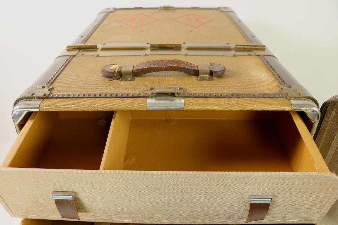 Vieille armoire à bagages Hartmann sur base tournante fabriquée pour Saks Fifth Avenue en vente 2