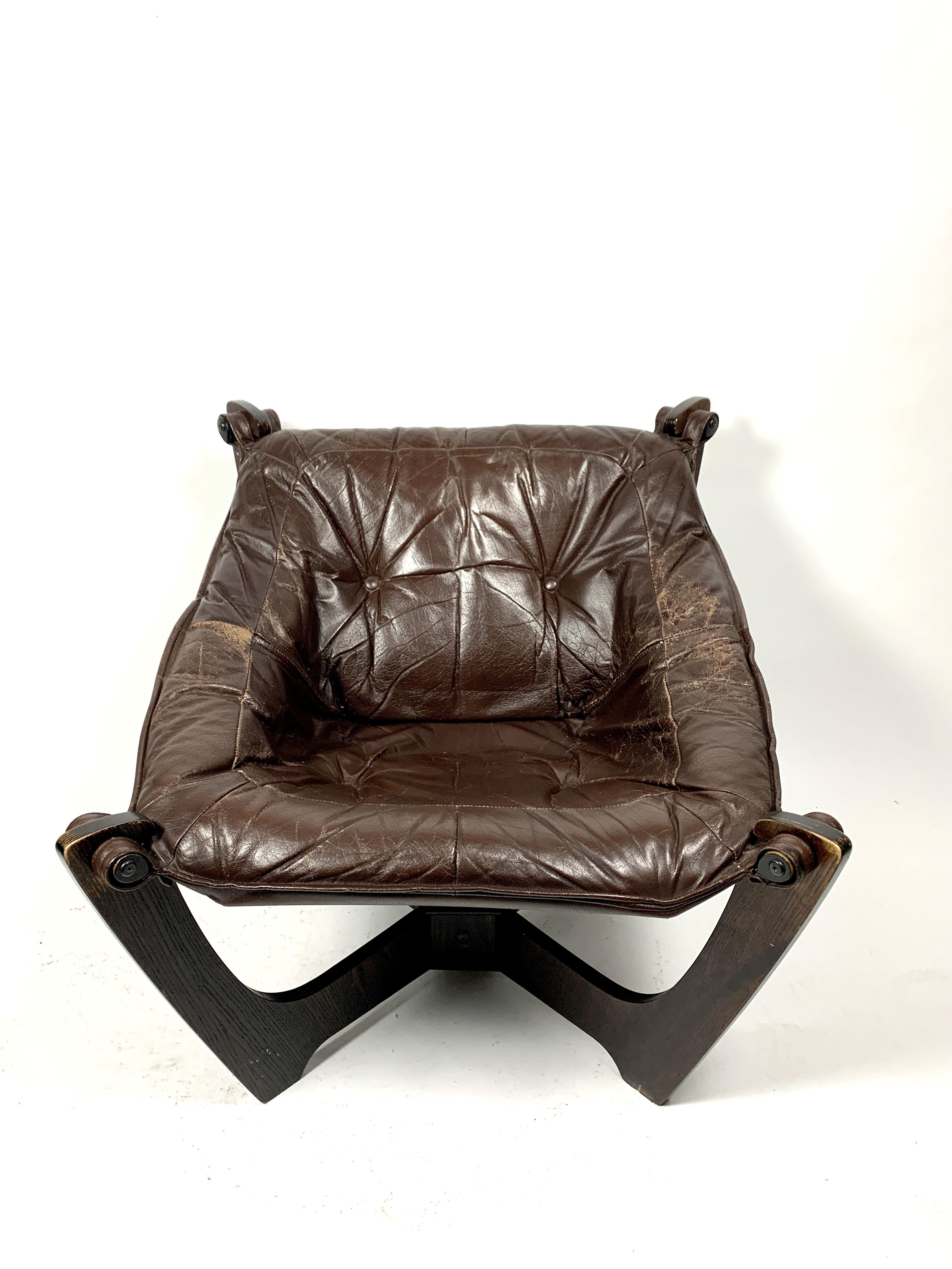 A 1970s design Classic from designer Odd Knutsen , this leather cushion and plywood base armchair is in generally good condition.
This piece is a well-known design that is well documented in general design literature.
This vintage item remains