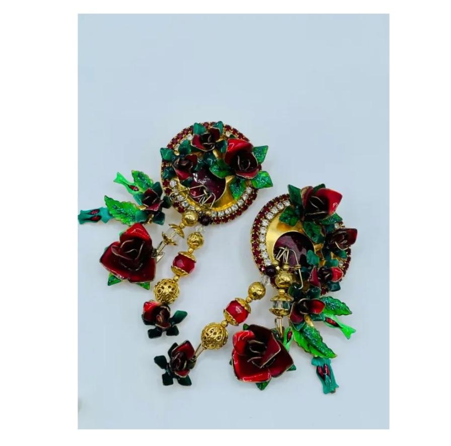 Vintage Lunch At the Ritz Red Roses Rose Earrings and Brooch/Pendant Set

In great condition needs light cleaning which we can do at your request.

this is a great set very beautiful and large ready to wear

Please see photos for best details of the