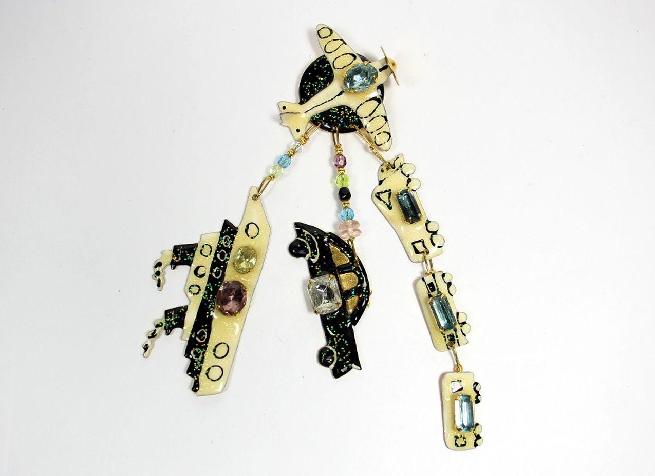 Modernist Vintage LUNCH AT THE RITZ Signed Multi Charm Weekend Getaway Brooch Pin For Sale