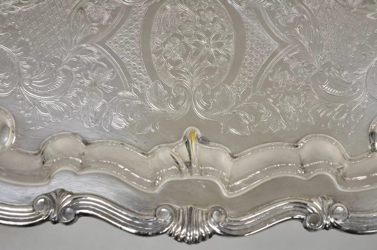 Bandeja de servicio con dos asas ornamentadas de estilo barroco vintage Lunt Silver siglo XX en venta