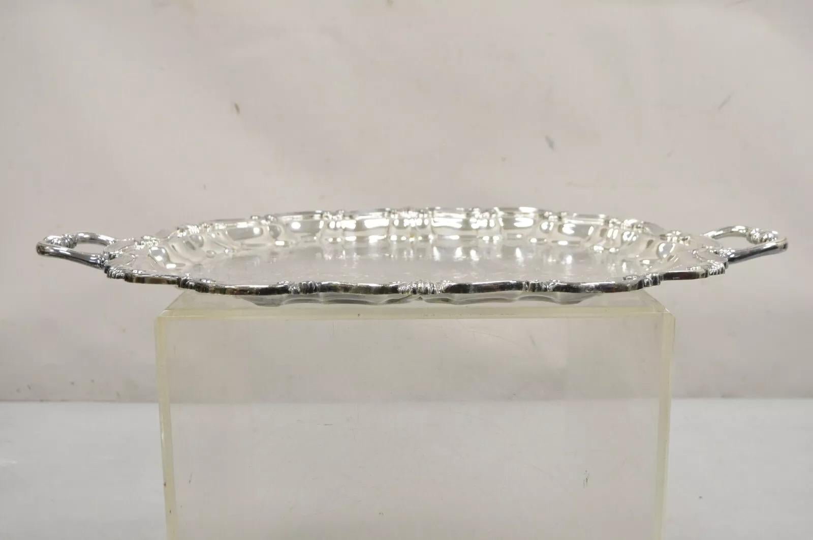 Bandeja de servicio con dos asas ornamentadas de estilo barroco vintage Lunt Silver en venta 2