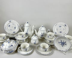 Service à thé vintage en porcelaine vitrifiée du Luxembourg - 29 pièces