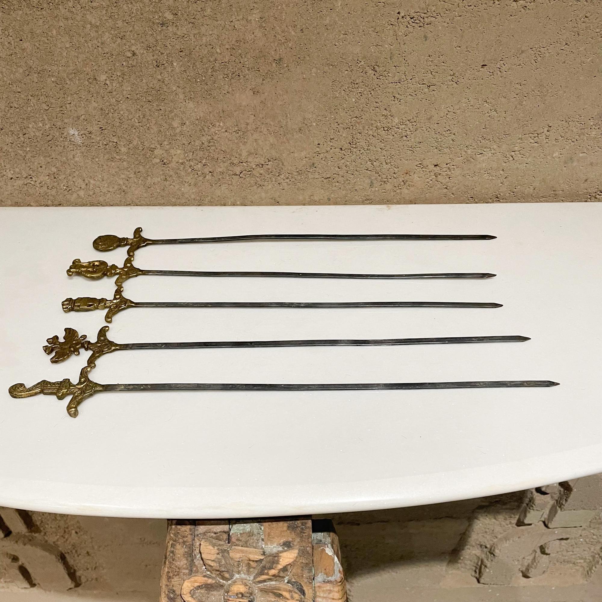 Vintage Luxury Regal Set 5 Ornate BBQ Skewers in Steel with Solid Brass Handle (Brochettes pour barbecue en acier avec manche en laiton) en vente 4