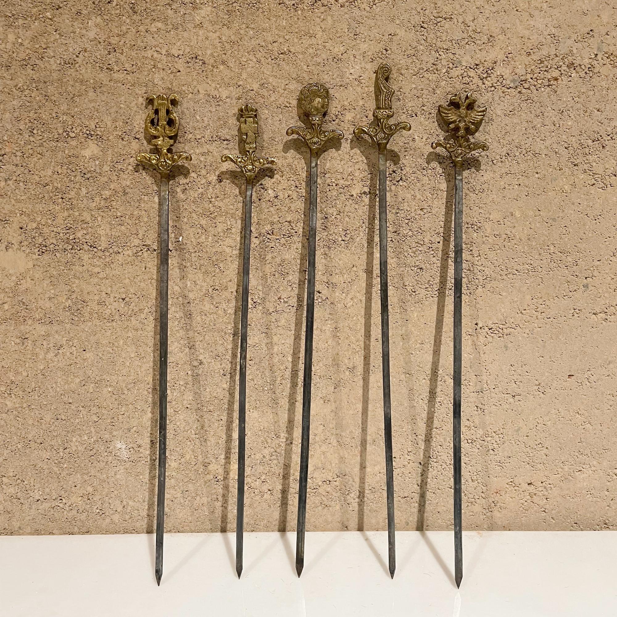Grill set
Fancy vintage regal set of five BBQ ornate roasting grill skewers in steel with brass handle ornamentation.
Measures: 15.25 x 1.75 x .13D inches
Unrestored preowned vintage condition.
Refer to images.

 