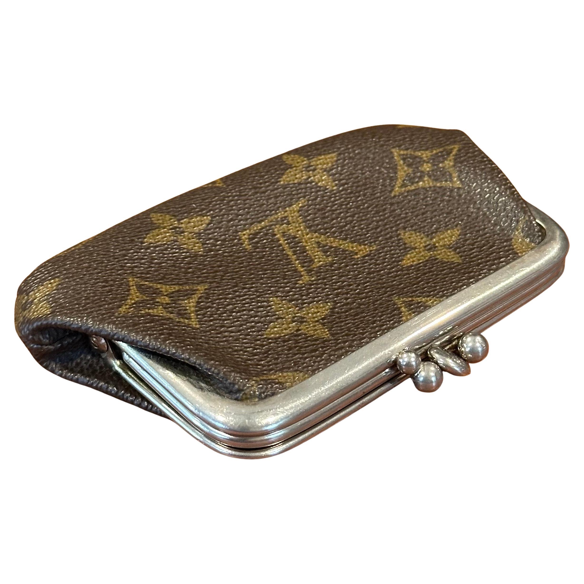 Vintage "LV" Monogrammed Leather Coin Purse by Louis Vuitton en vente