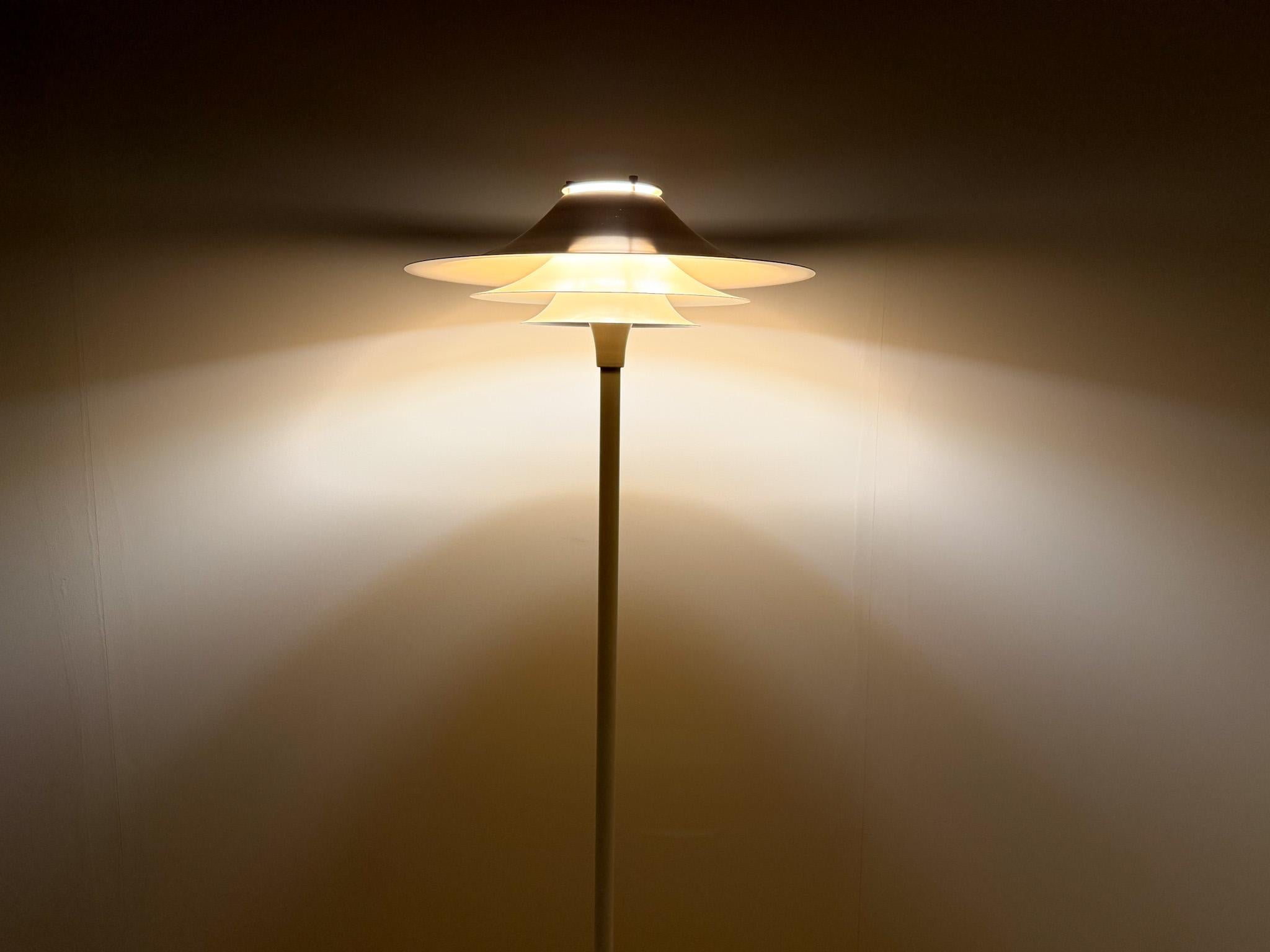 Vintage Lyfa Adina Floor Lamp, 1970s en venta 3
