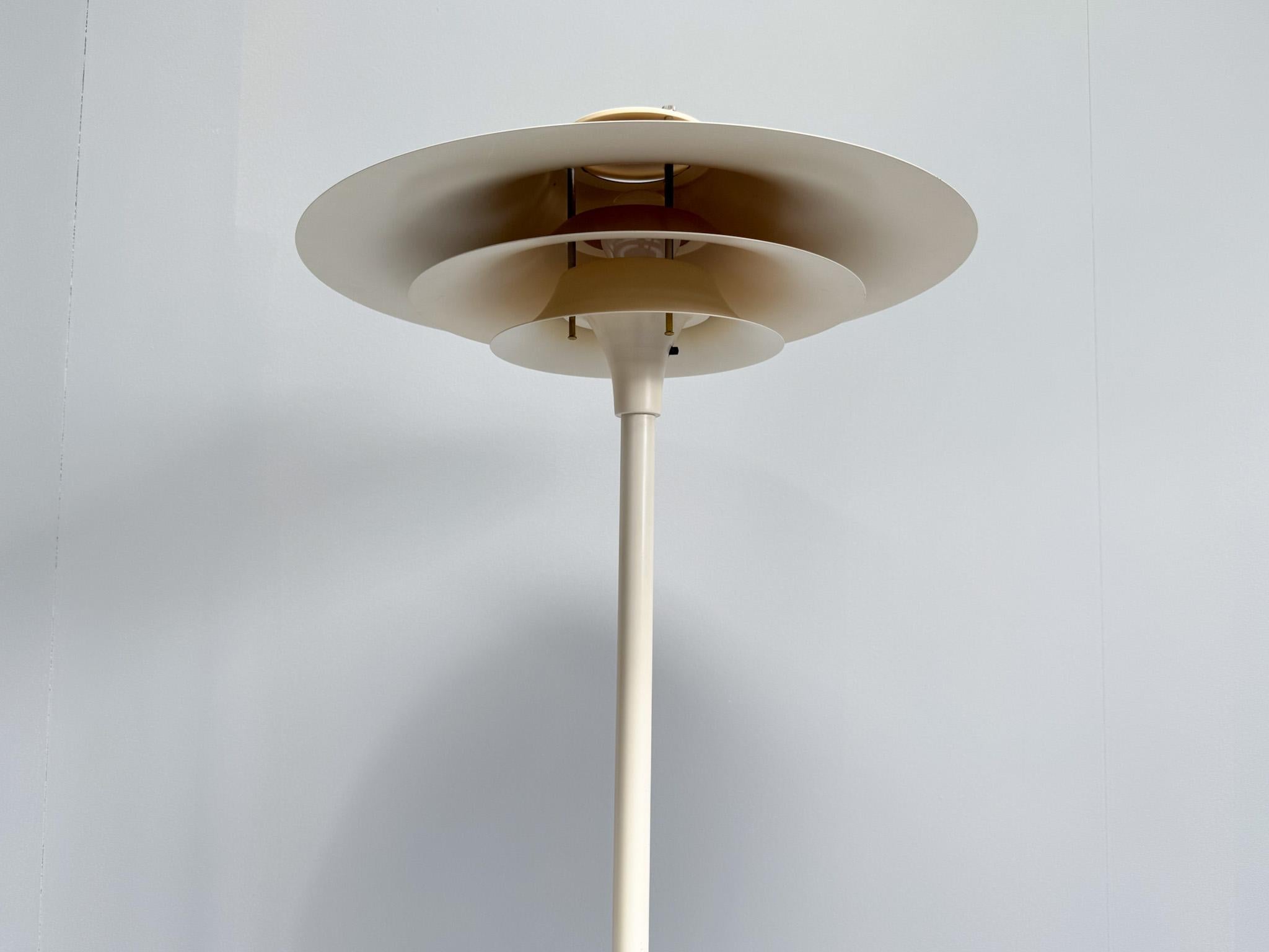 Vintage Lyfa Adina Floor Lamp, 1970s finales del siglo XX en venta