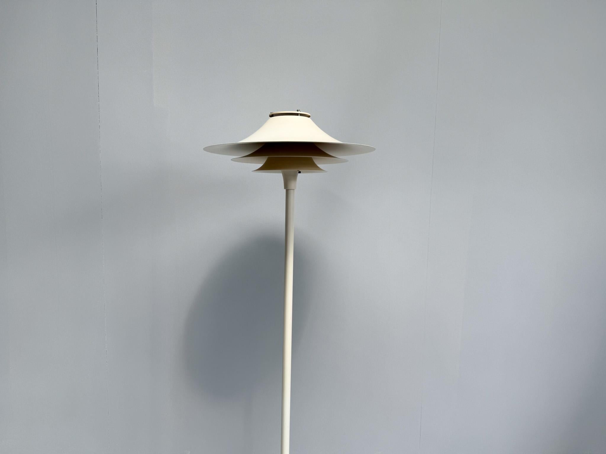 Vintage Lyfa Adina Floor Lamp, 1970s en venta 2