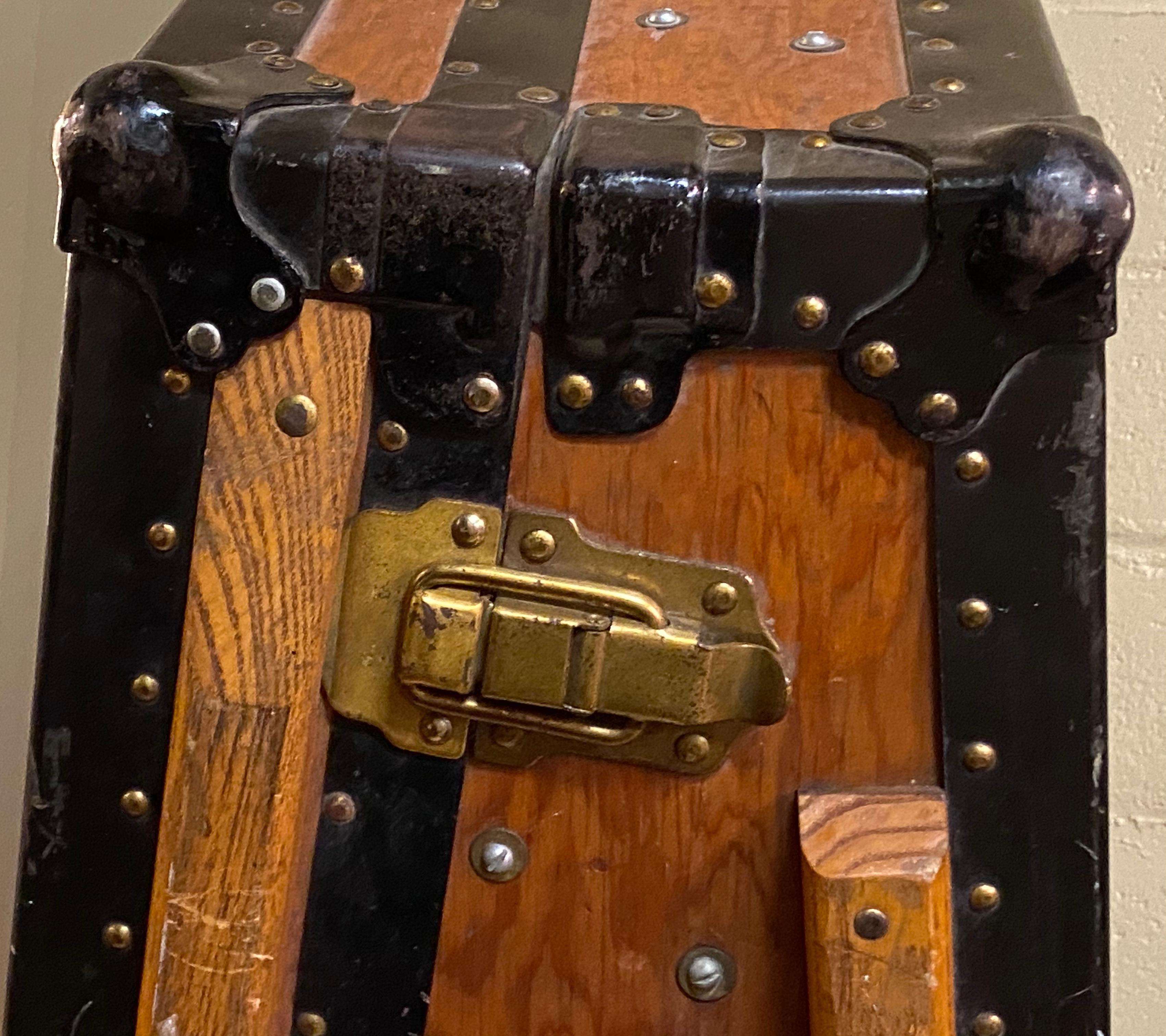 Vintage Lyon and Healy Harp Case In Good Condition In Manhasset, NY