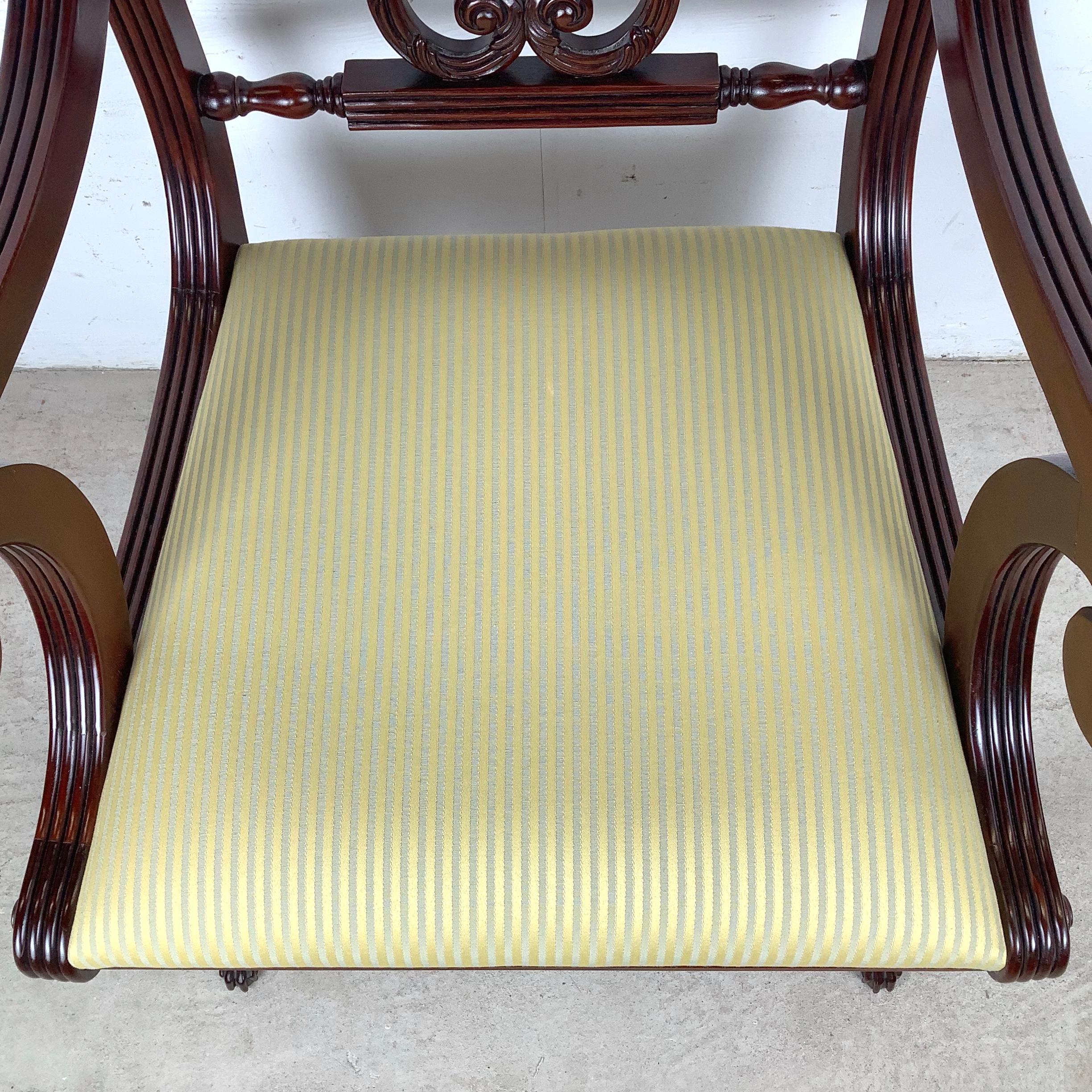 Vintage Lyre-Back Accent Chair With Fluted Arms im Zustand „Gut“ im Angebot in Trenton, NJ