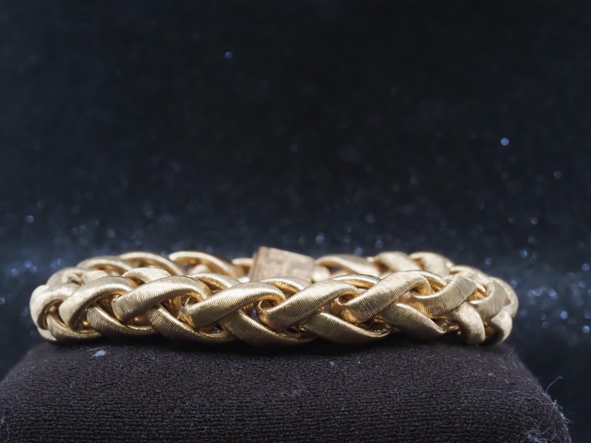 Vintage A&M. BUCCELATTI Bracelet texturé en or jaune 18K - VHK#3b Bon état - En vente à Hicksville, NY