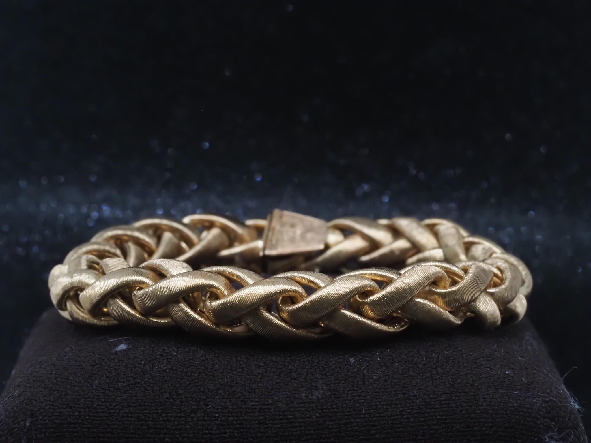 Vintage A&M. BUCCELATTI Bracelet texturé en or jaune 18K - VHK#3b en vente 1