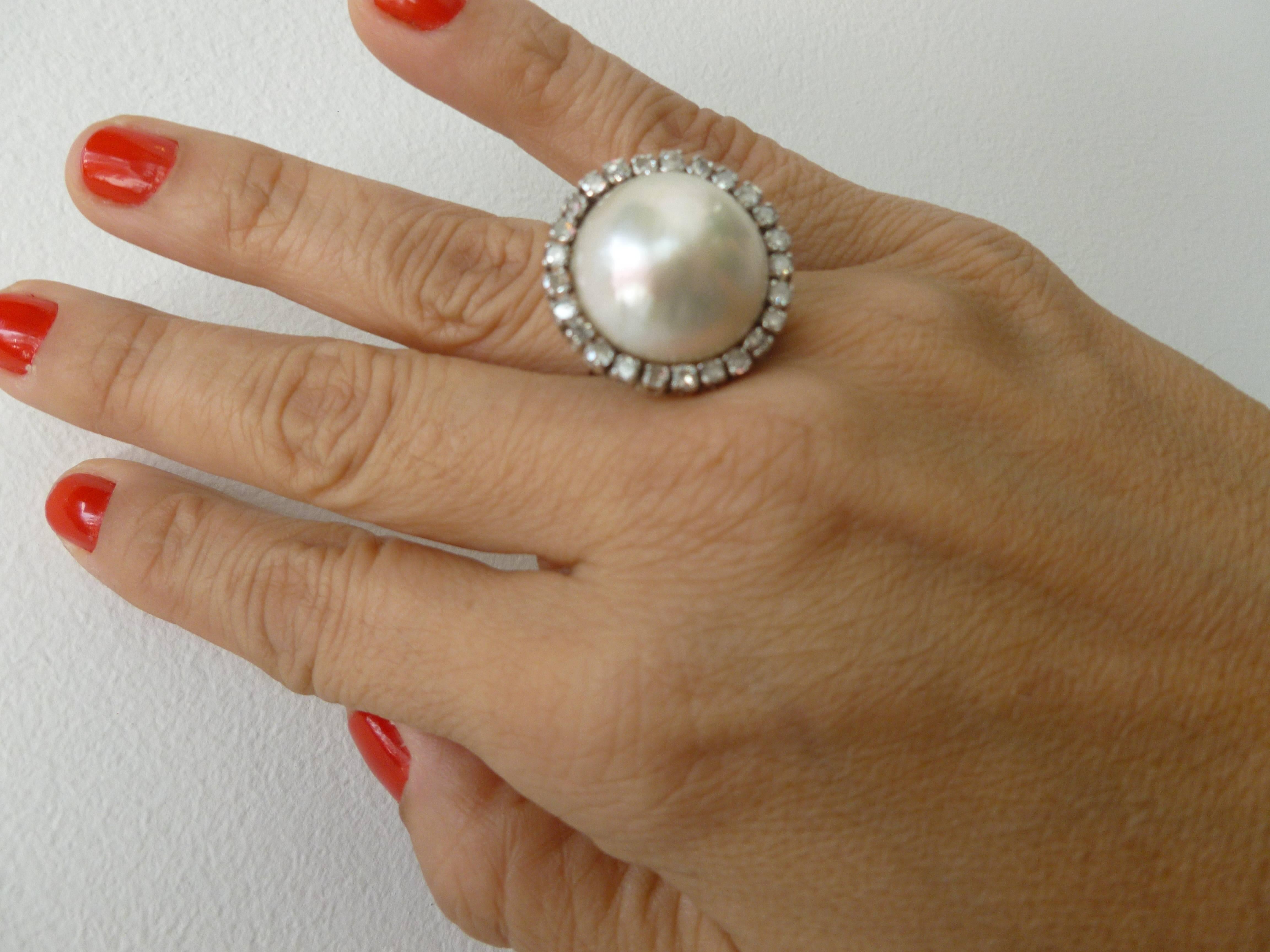 Vintage Mabe Pearl, 14 Karat White Gold and Diamond Dome Cocktail Ring For Sale 1