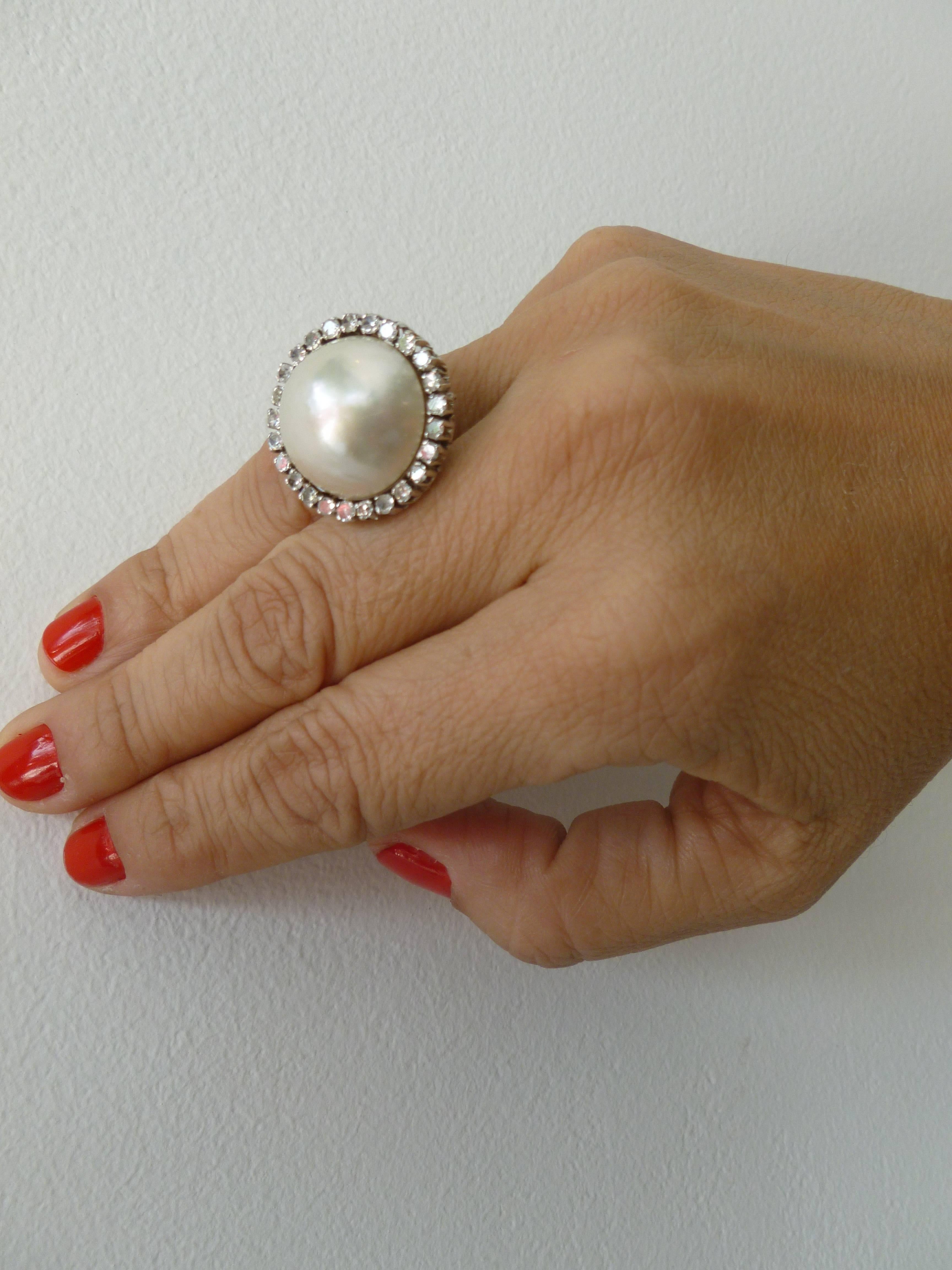 Vintage Mabe Pearl, 14 Karat White Gold and Diamond Dome Cocktail Ring For Sale 3