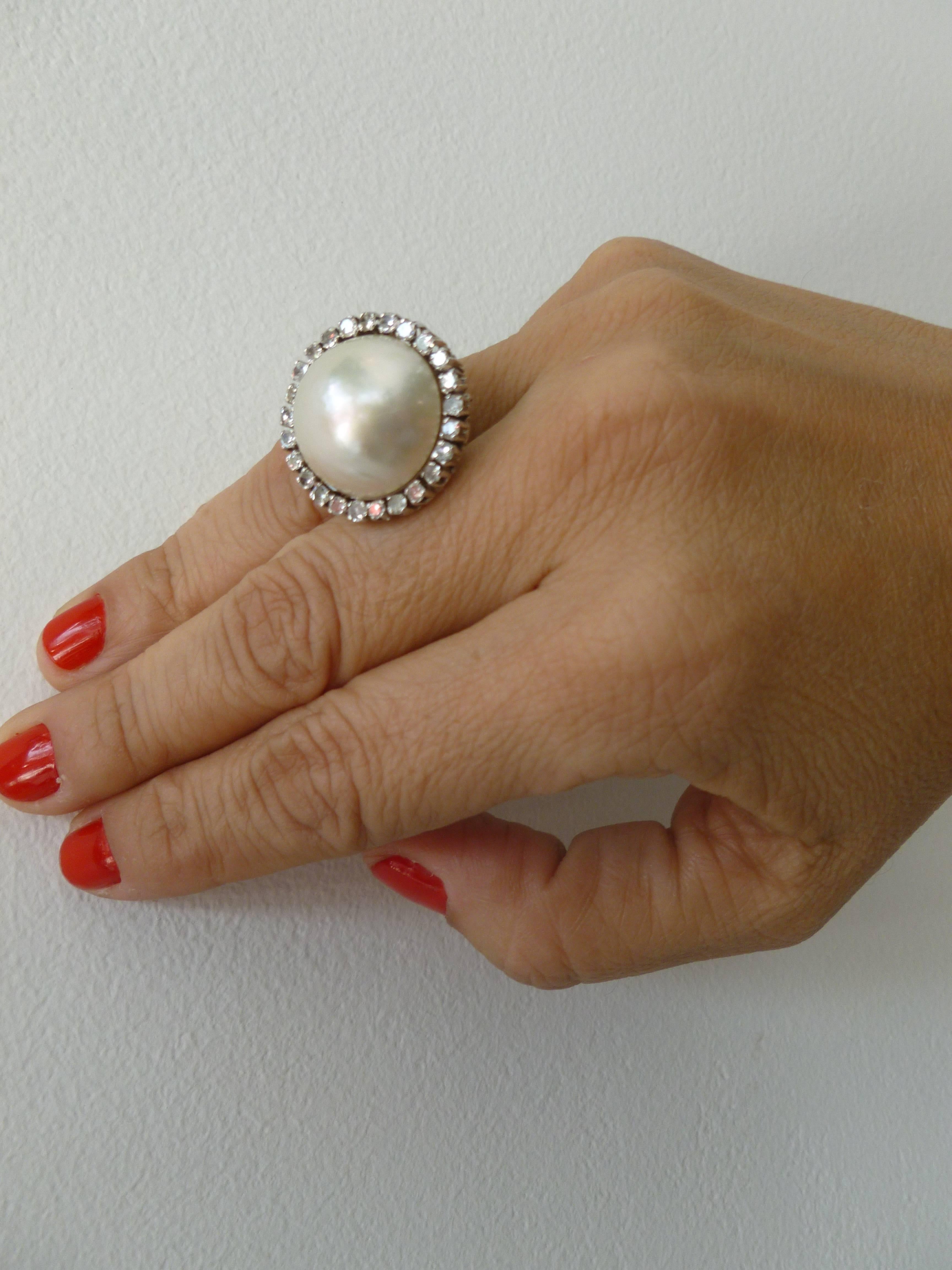Vintage Mabe Pearl, 14 Karat White Gold and Diamond Dome Cocktail Ring For Sale 4