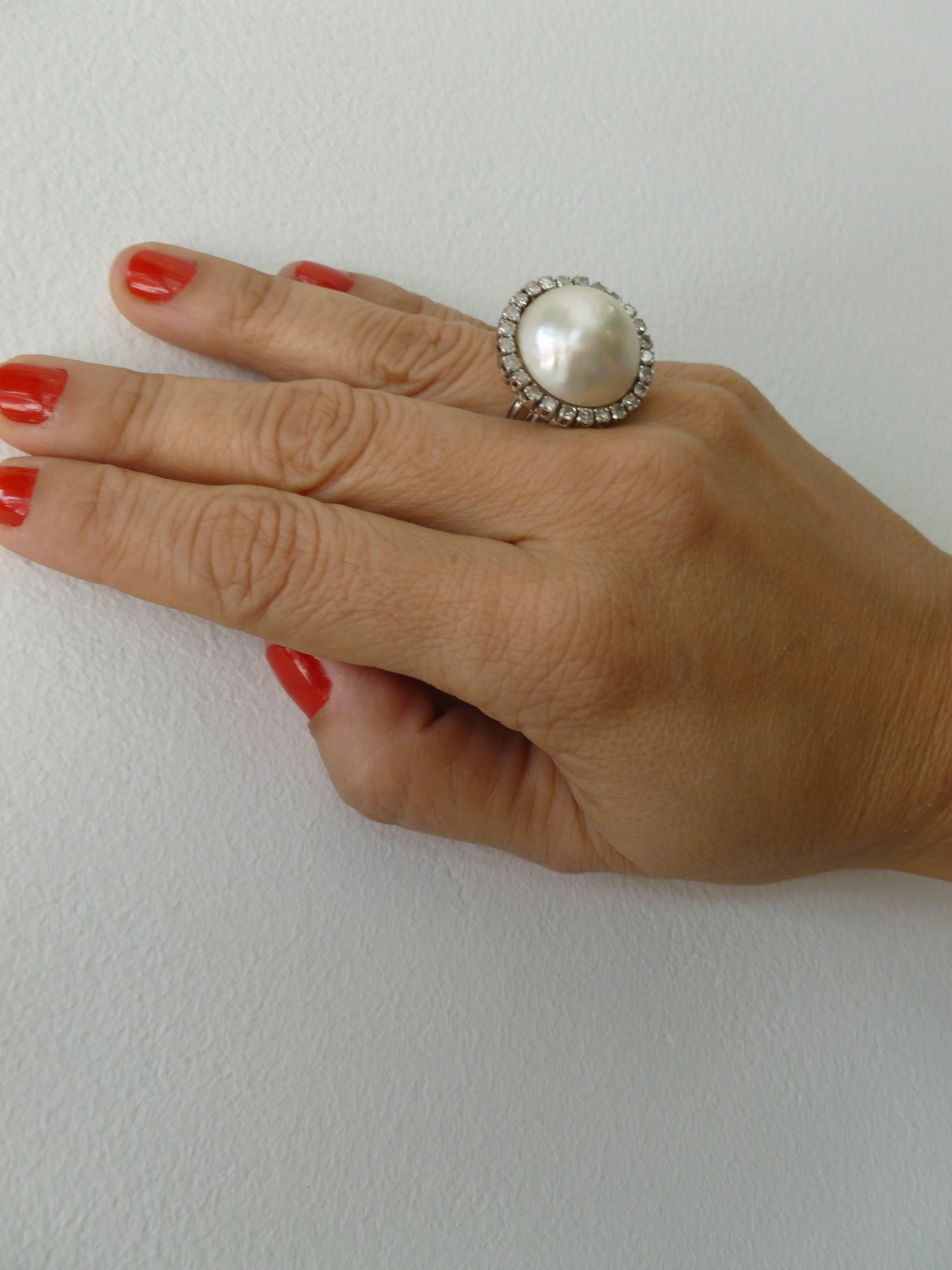 Vintage Mabe Pearl, 14 Karat White Gold and Diamond Dome Cocktail Ring For Sale 5