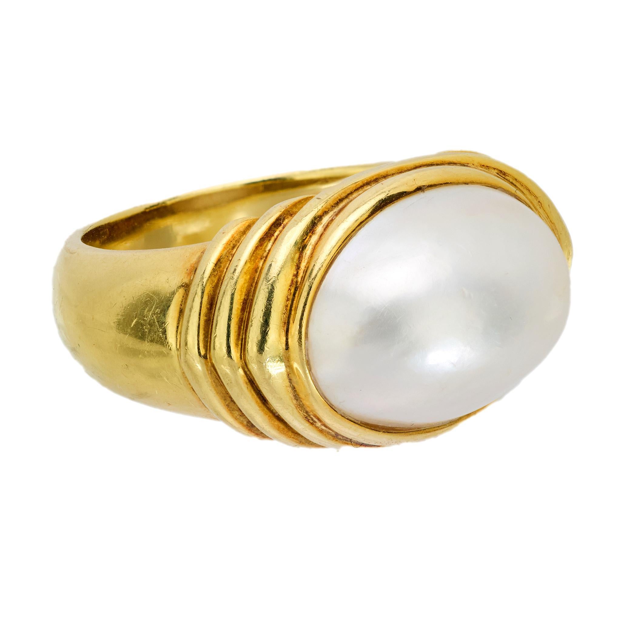 Moderne Bague vintage en or jaune 18k avec perles Mabé en vente