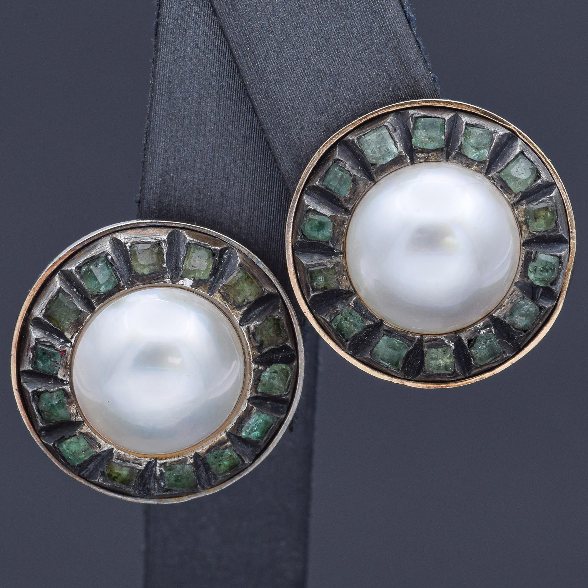 Vintage Mabe Pearl and Emerald Yellow Gold Clip-On Earrings In Good Condition In New York, NY