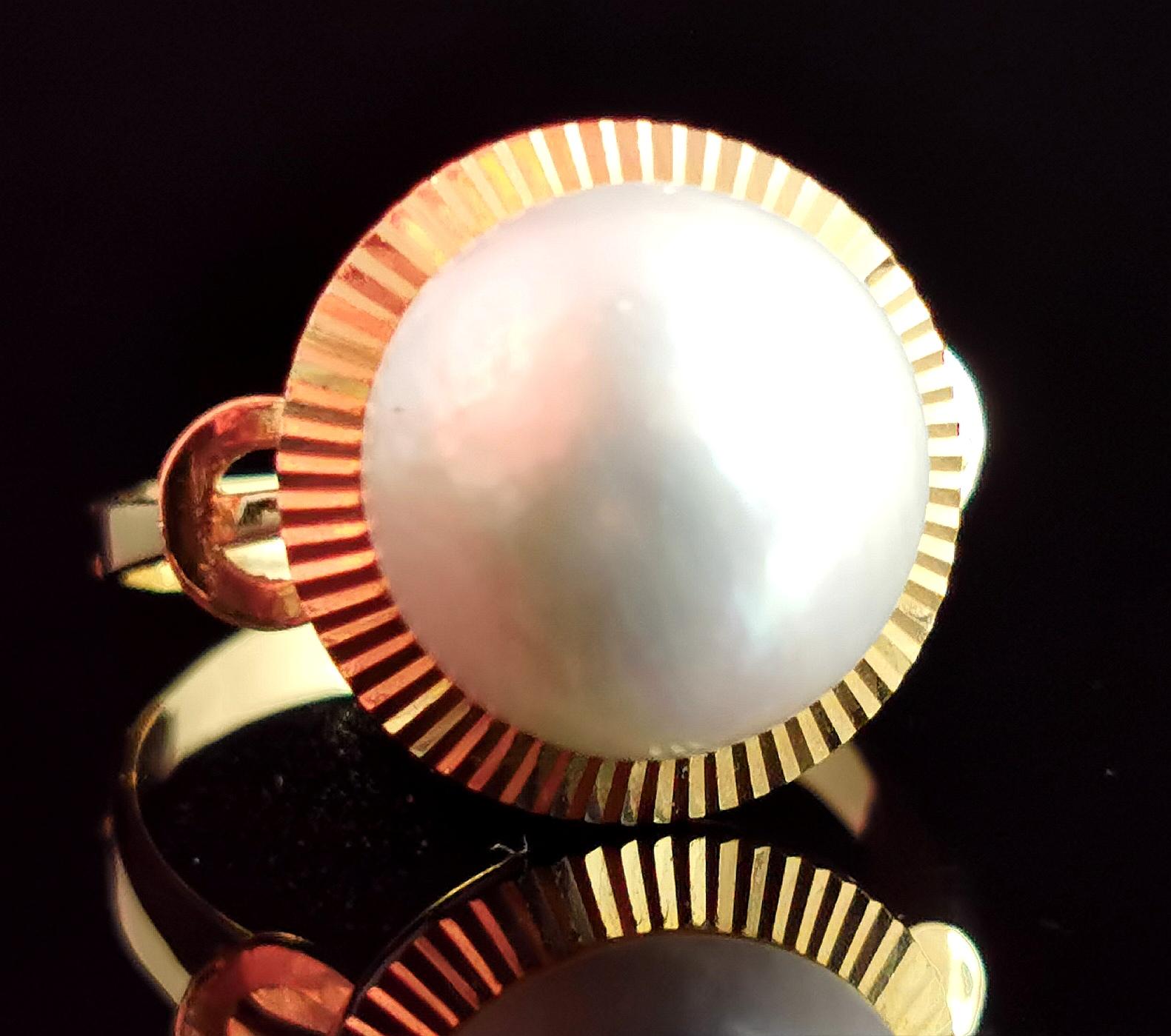 A gorgeous huge Vintage Mabe pearl cocktail or dress ring in rich 14kt yellow gold.

A large creamy white Mabe pearl with a cool lustre set into a large 14kt yellow gold engraved bezel setting that looks almost like the suns rays.

It has a smooth