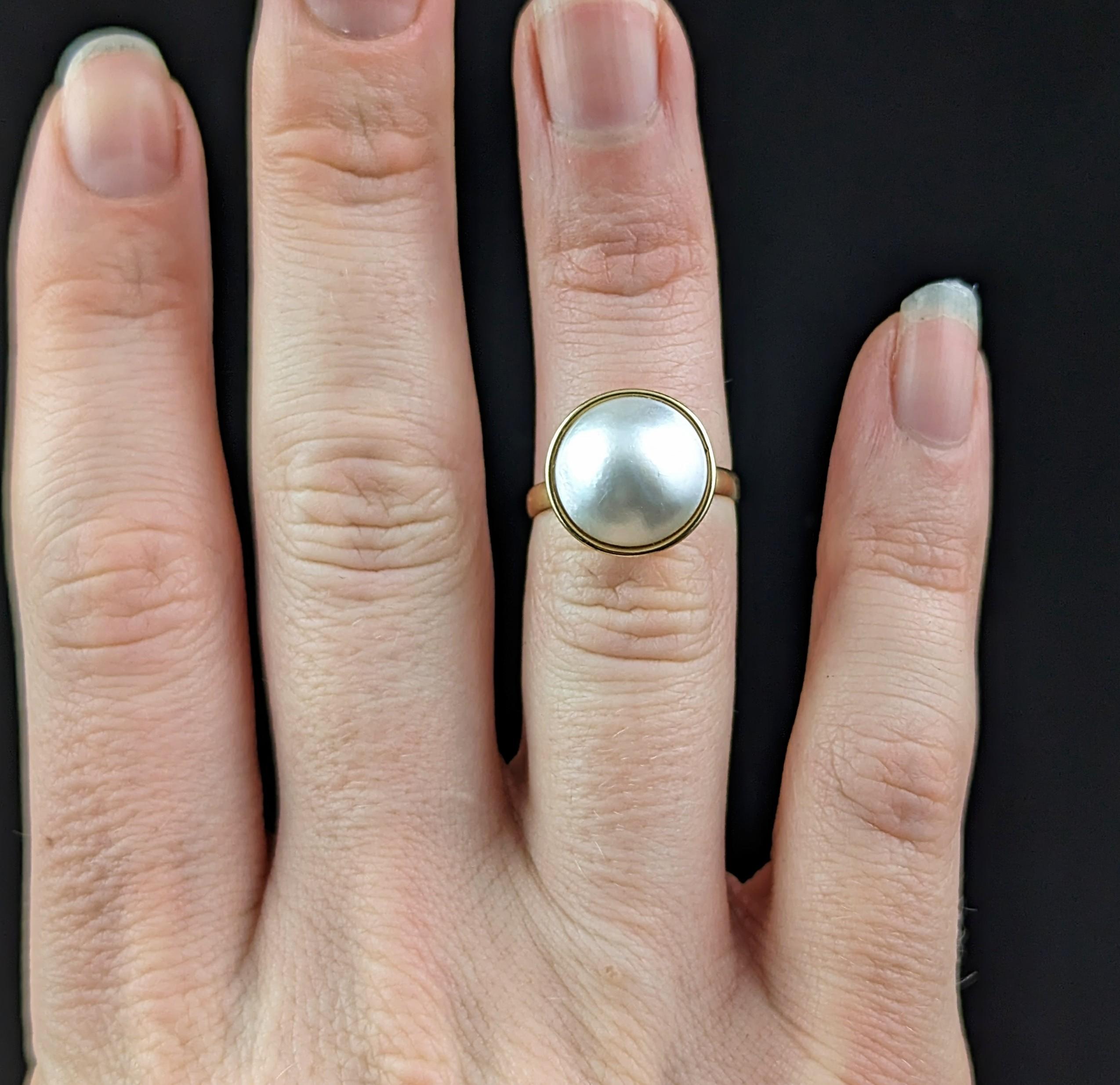Vintage Mabe pearl cocktail ring, 18k yellow gold  In Good Condition For Sale In NEWARK, GB
