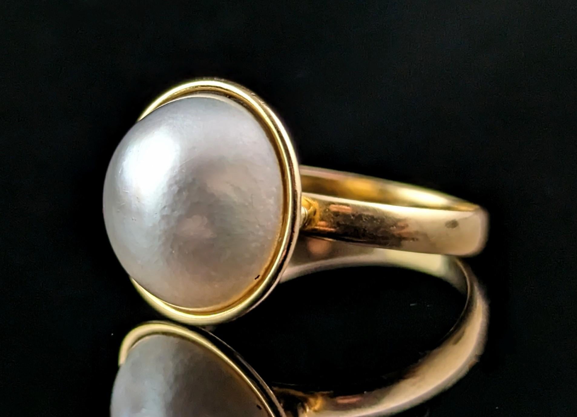 Vintage Mabe pearl cocktail ring, 18k yellow gold  For Sale 1
