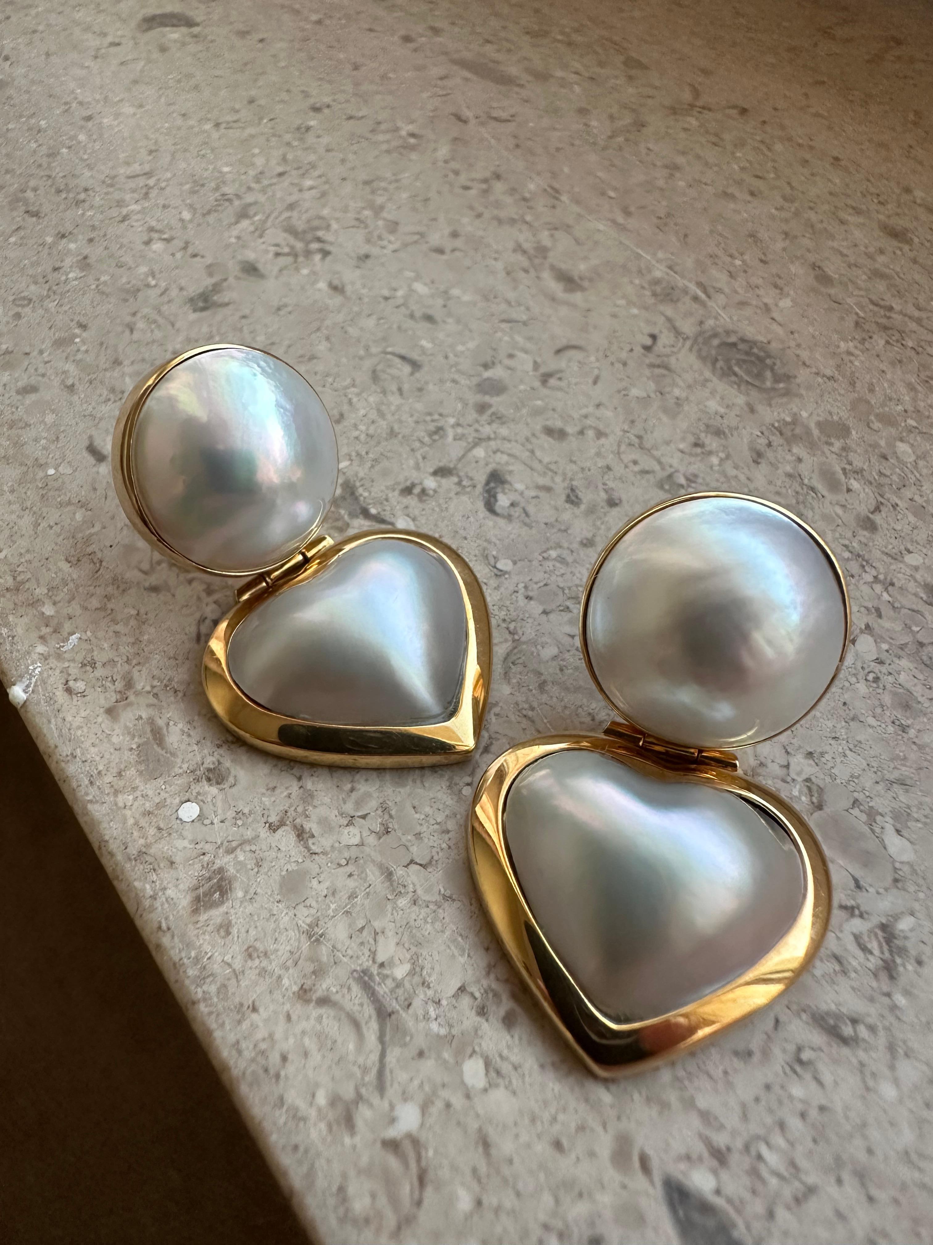 Perlen-Ohrringe „Mabe“ aus Gelbgold (Cabochon) im Angebot