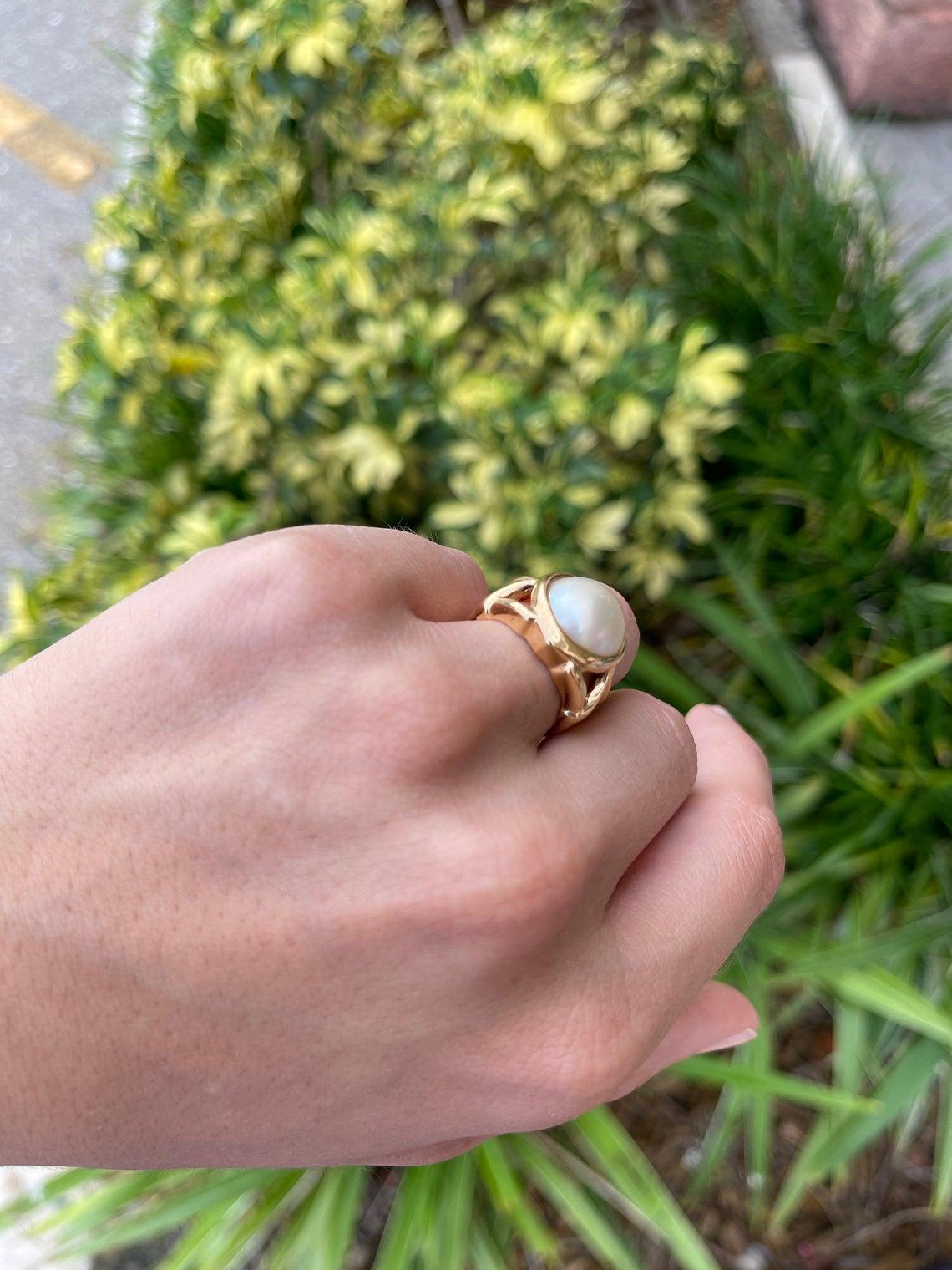 Romantic Vintage Mabe Pearl & Gold Ring 14K For Sale
