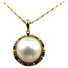Vintage Mabe Pearl Pendant in Yellow Gold Mount Complete with 9ct Yellow Gold Fa