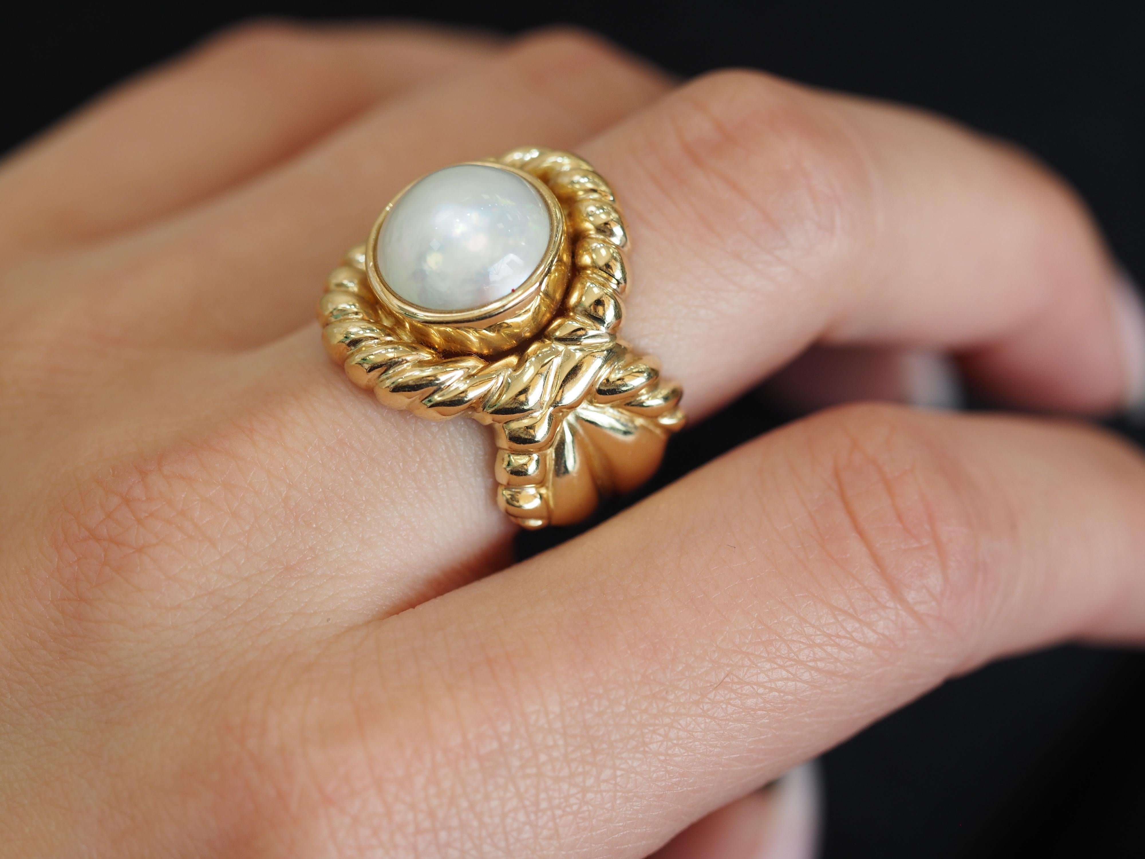 Anillo vintage de cuerda de perlas Mabe en oro amarillo de 14 quilates Corte redondo en venta