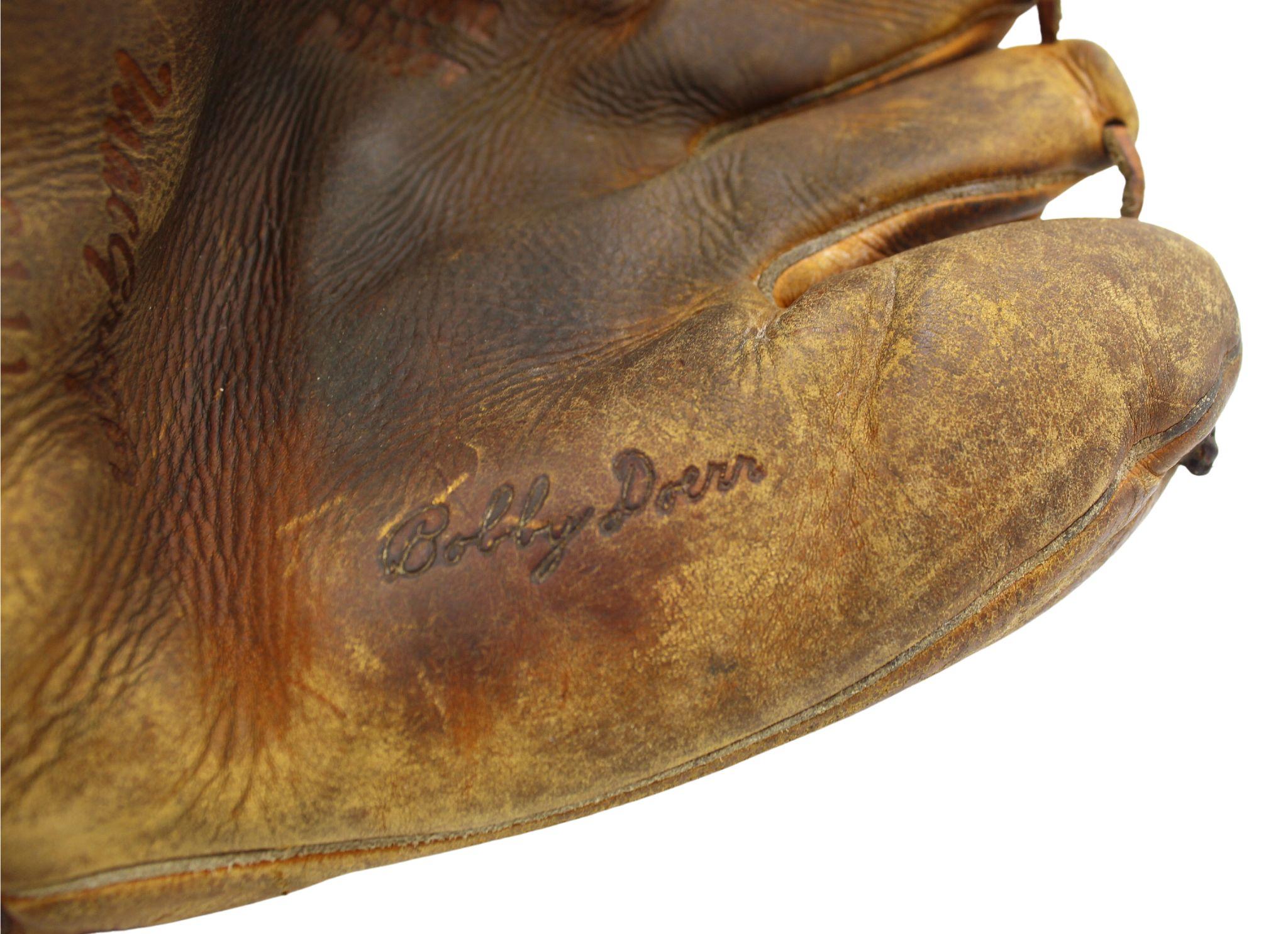 Milieu du XXe siècle MacGregor - Gants de baseball vintage «bby Doerr »