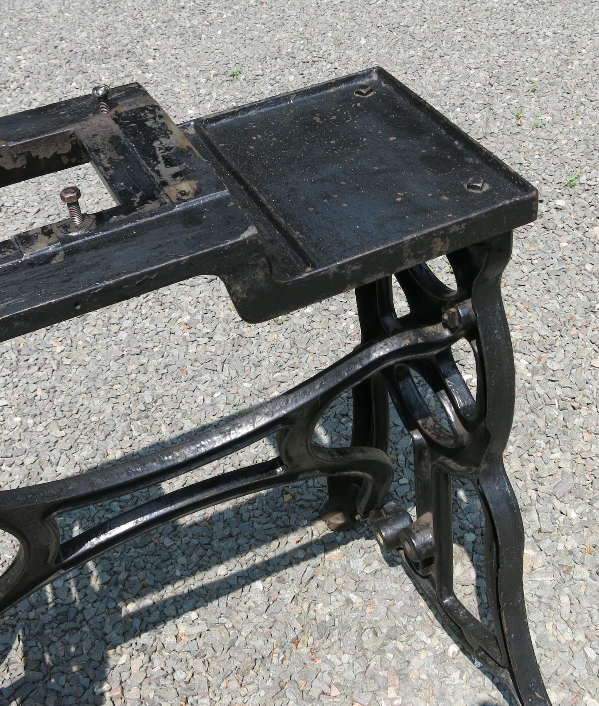 Vintage Cast Iron Machine Base Champion Shoe Manufacturing Co. St. Louis In Good Condition For Sale In Newtown, CT