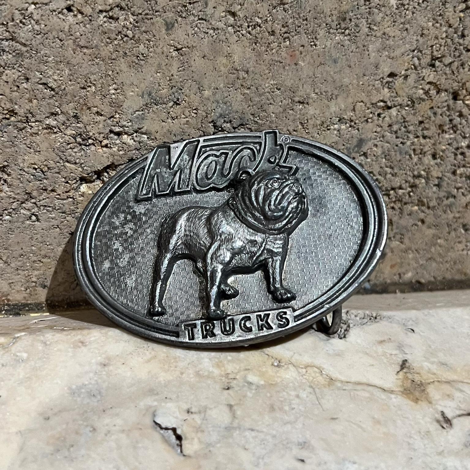 AMBIANIC presents
Mack Bull Dog Belt Buckle
2.25 h x 3.25 w x .5 d
Preowned vintage
Refer to all images for details