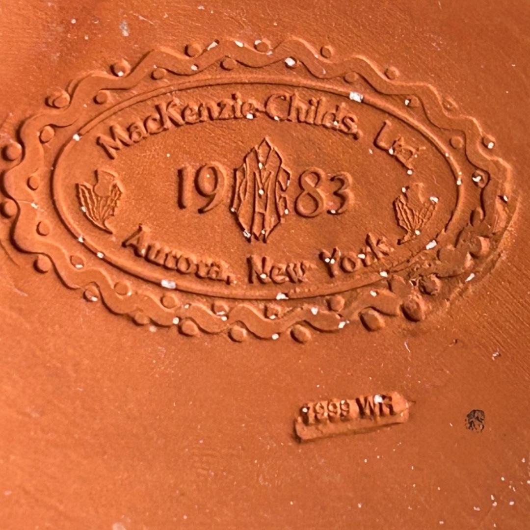 20th Century Vintage Mackenzie Childs “Keikenhof” Hand Crafted Fluted Rim Dinner Plates 11” For Sale