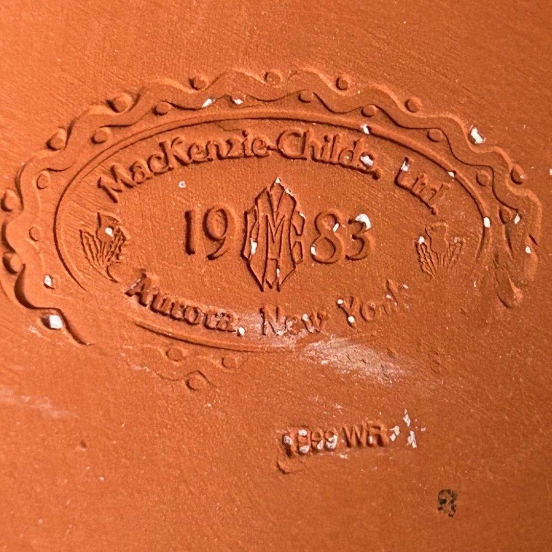 Argile Assiettes de table vintage Mackenzie Childs Keikenhof fabriquées à la main à bord cannelé 11 en vente
