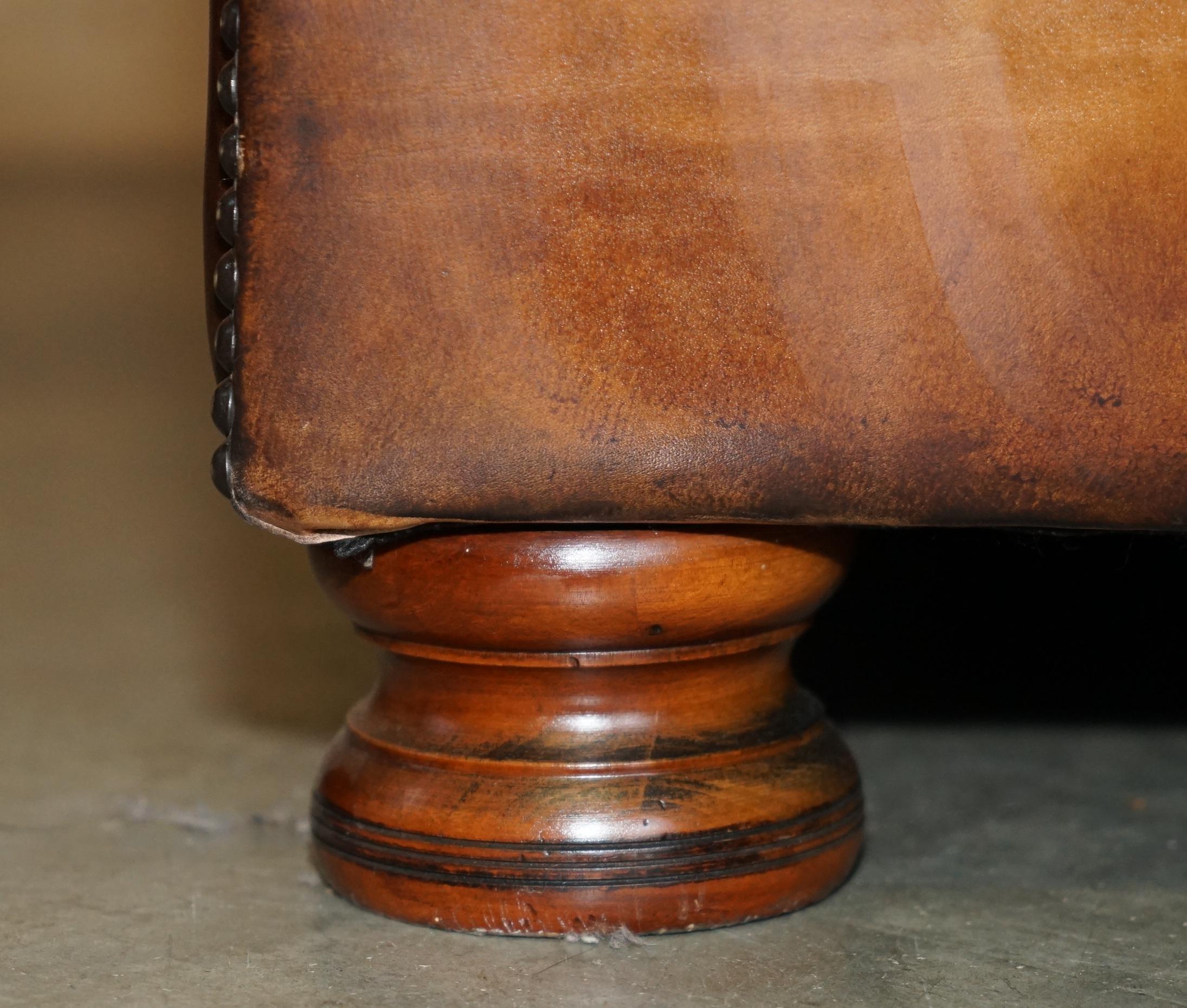 ViNTAGE FABRIQUÉ AUX EN CUIR MARRON RÉALISÉ À ENGLAND, SUITE DE SOFA À Trois PIÈCES DE SOFA en vente 2