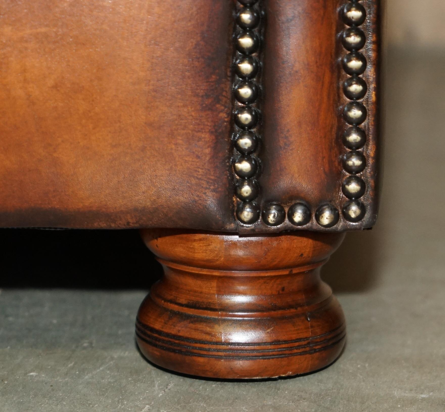 ViNTAGE FABRIQUÉ AUX EN CUIR MARRON RÉALISÉ À ENGLAND, SUITE DE SOFA À Trois PIÈCES DE SOFA en vente 8