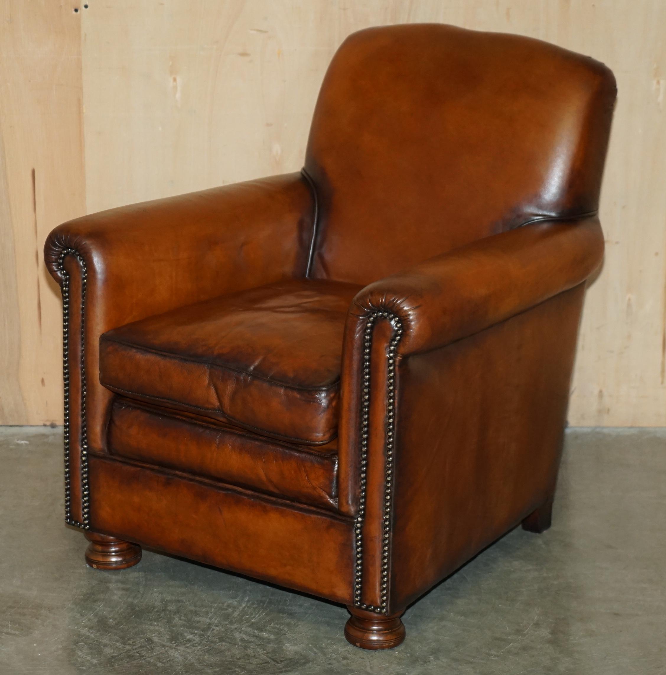 ViNTAGE FABRIQUÉ AUX EN CUIR MARRON RÉALISÉ À ENGLAND, SUITE DE SOFA À Trois PIÈCES DE SOFA en vente 11