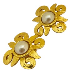 Vintage MADE IN FRANCE gold pearl designer runway clip on earrings