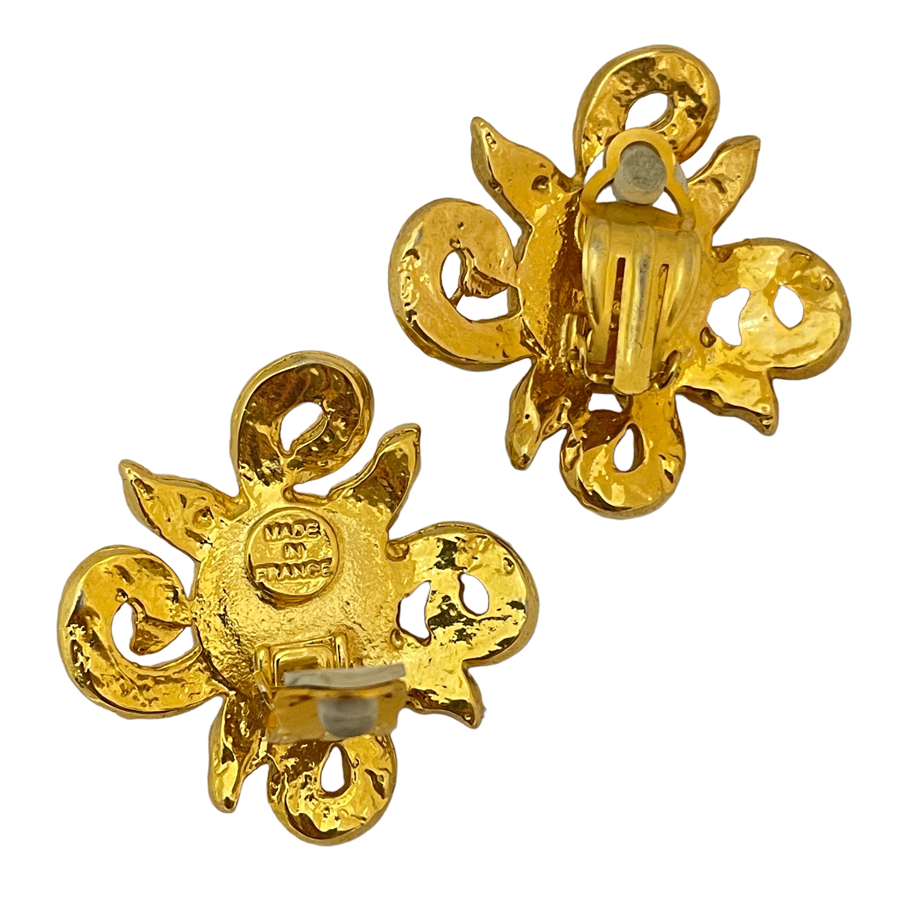 Pendientes de clip vintage MADE IN FRANCE con perlas doradas de diseño de pasarela en Bueno estado para la venta en Palos Hills, IL
